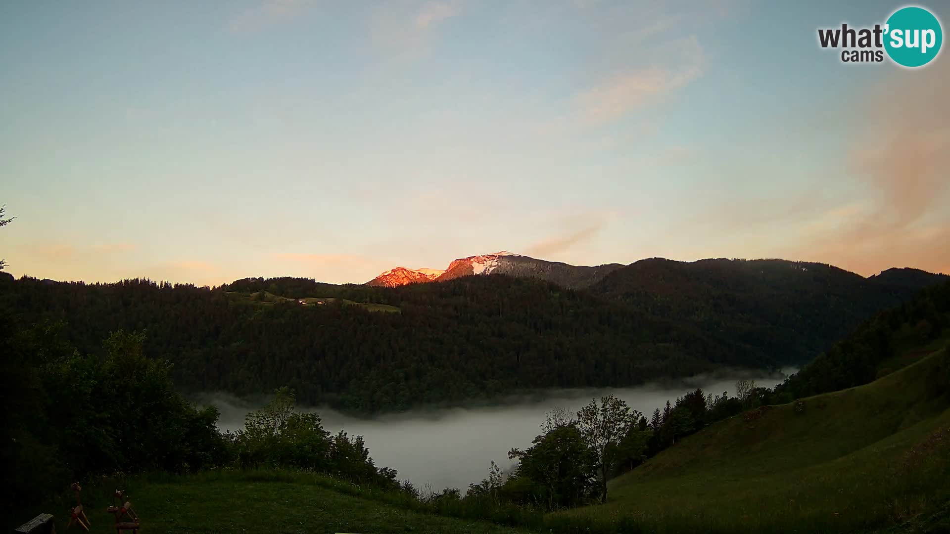 Webcam Brunarica Dražgoše – Live View of Ratitovec (1666 m)