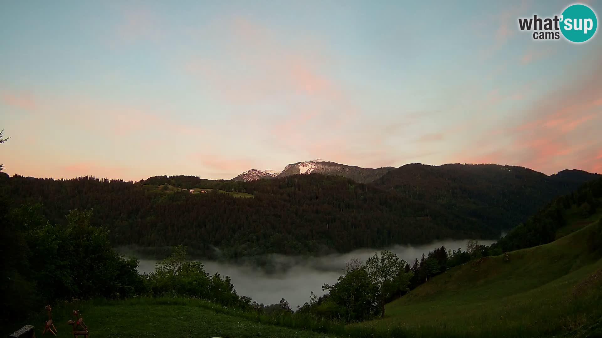 Webcam Brunarica Dražgoše – Live View of Ratitovec (1666 m)