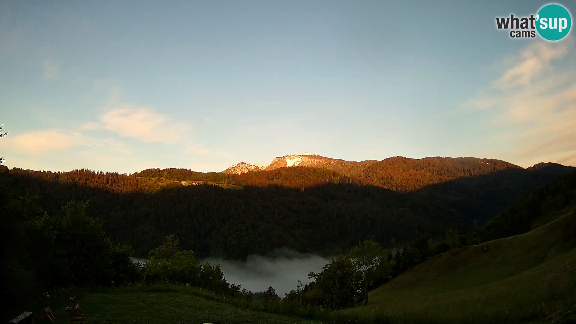 Webcam Brunarica Dražgoše – Live View of Ratitovec (1666 m)