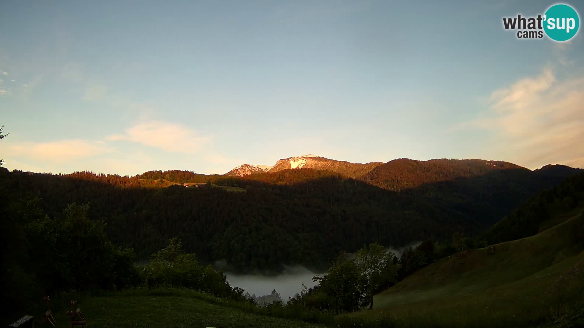 Web kamera Brunarica Dražgoše – Pogled uživo na Ratitovec (1666 m)