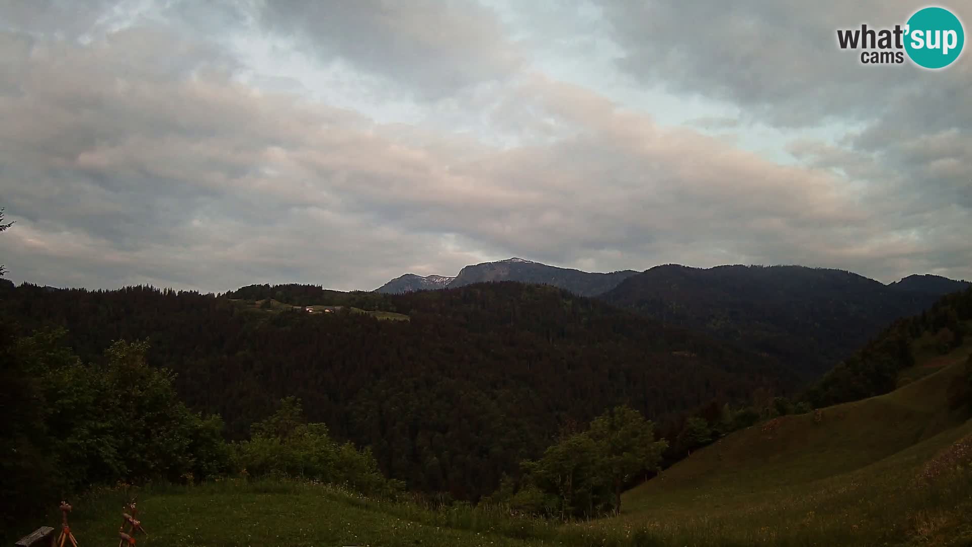 Webcam Brunarica Dražgoše – Vista live sul Ratitovec (1666 m)