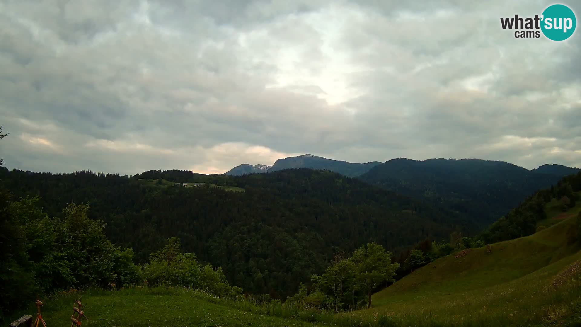 Webcam Brunarica Dražgoše – Liveblick auf Ratitovec (1666 m)