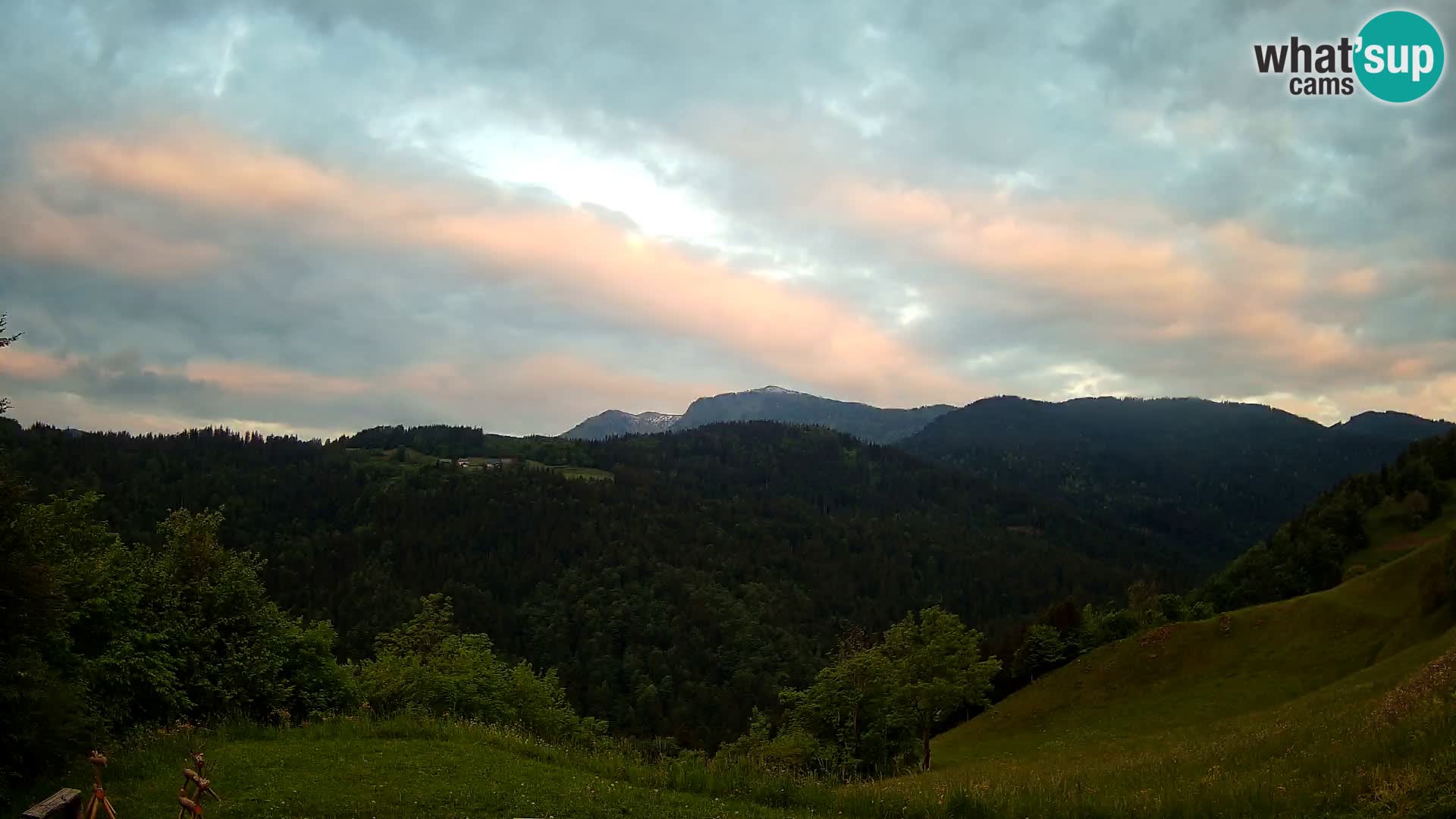 Webcam Brunarica Dražgoše – Live View of Ratitovec (1666 m)