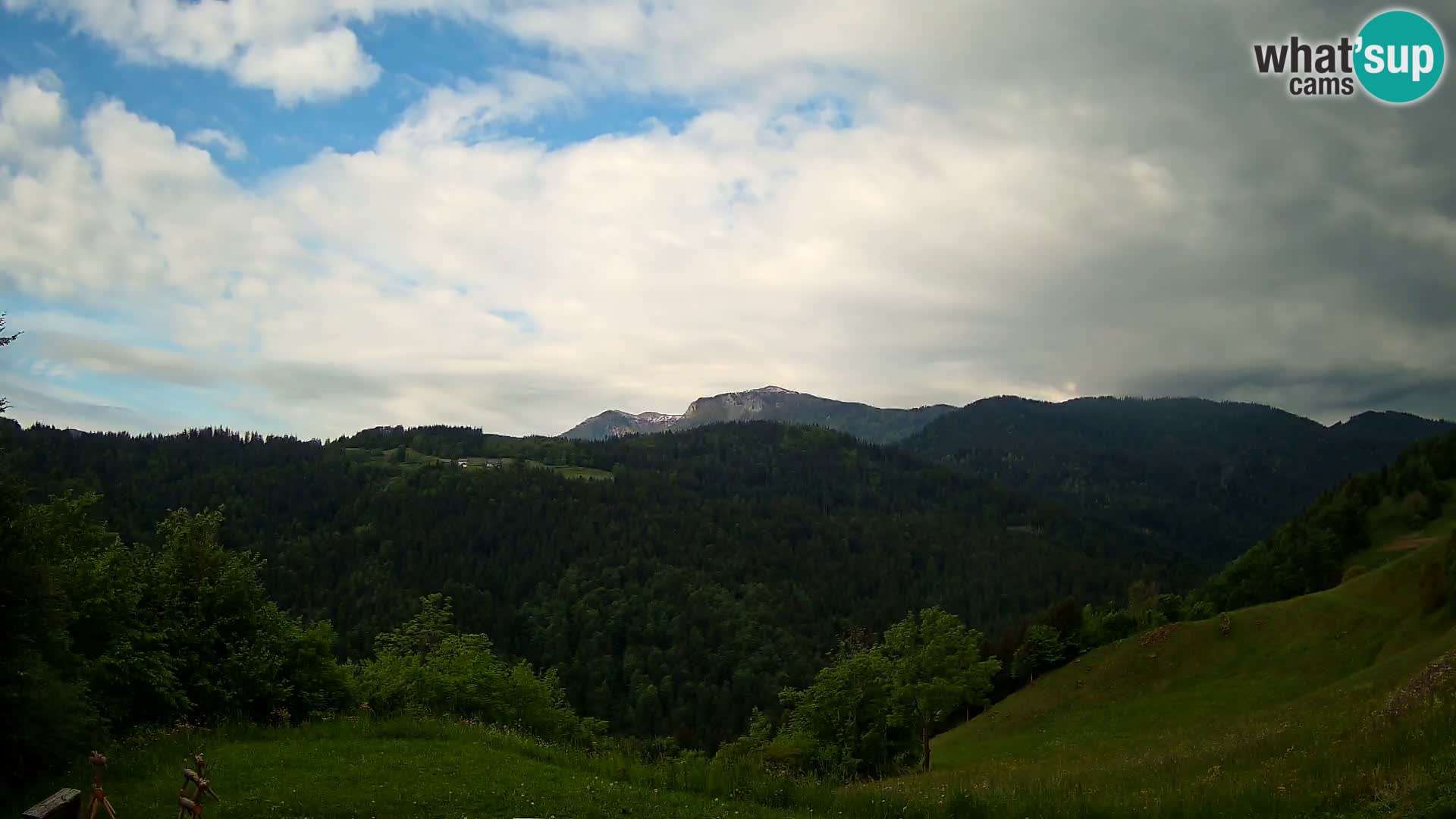 Web kamera Brunarica Dražgoše – Pogled uživo na Ratitovec (1666 m)