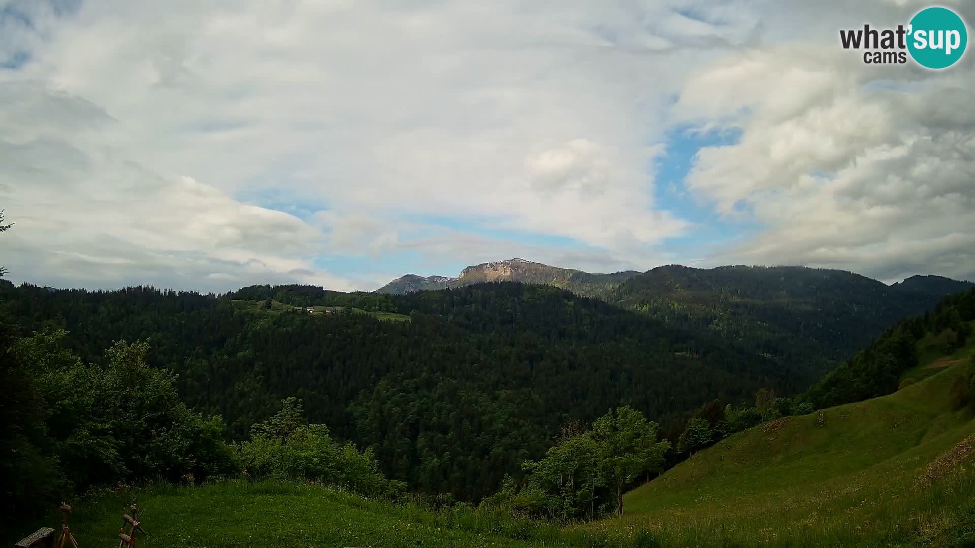 Webcam Brunarica Dražgoše – Vista live sul Ratitovec (1666 m)