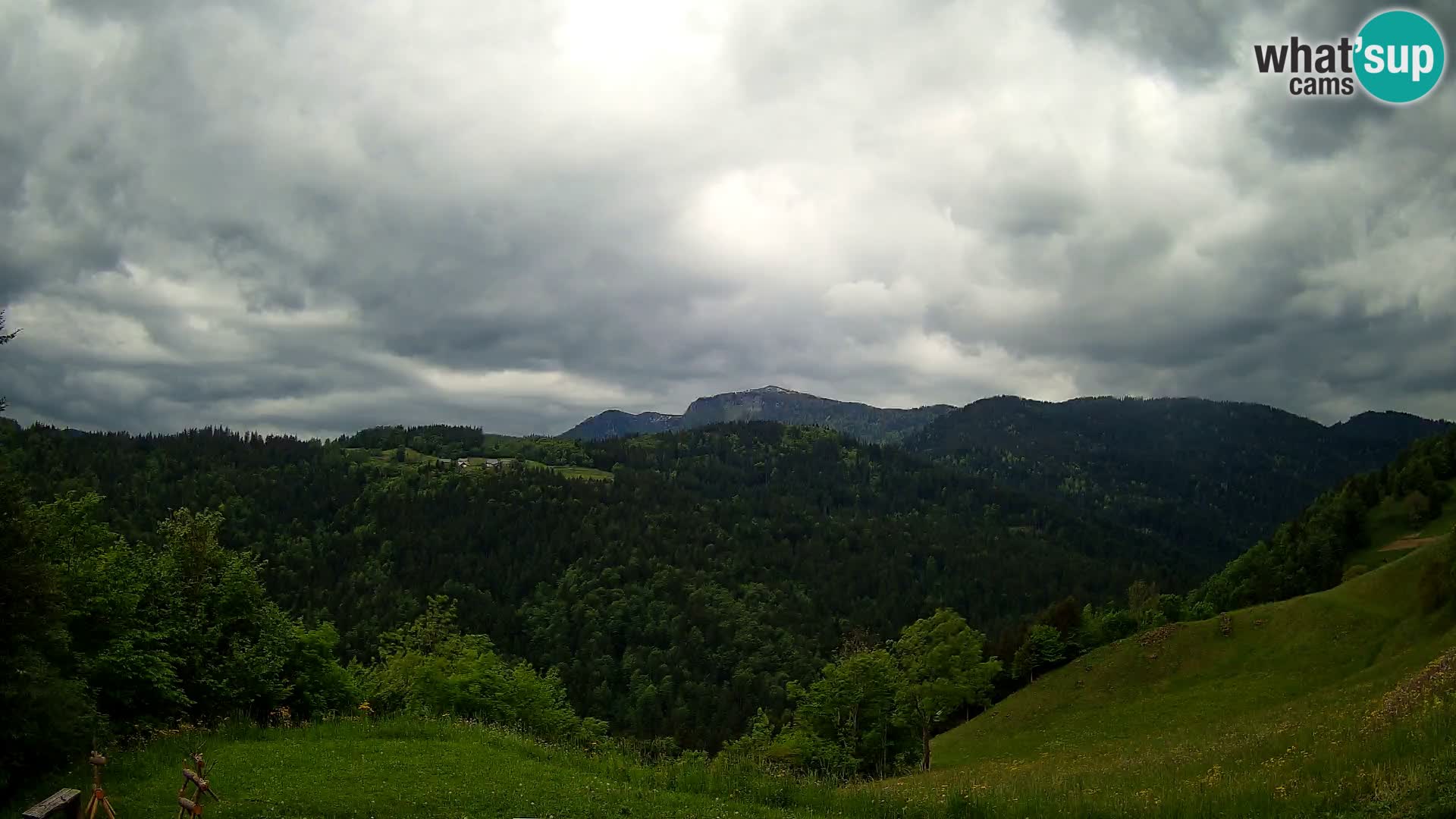 Webcam Brunarica Dražgoše – Live View of Ratitovec (1666 m)