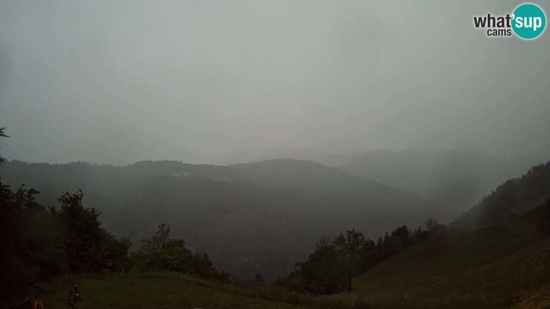 Webcam Brunarica Dražgoše – Live View of Ratitovec (1666 m)