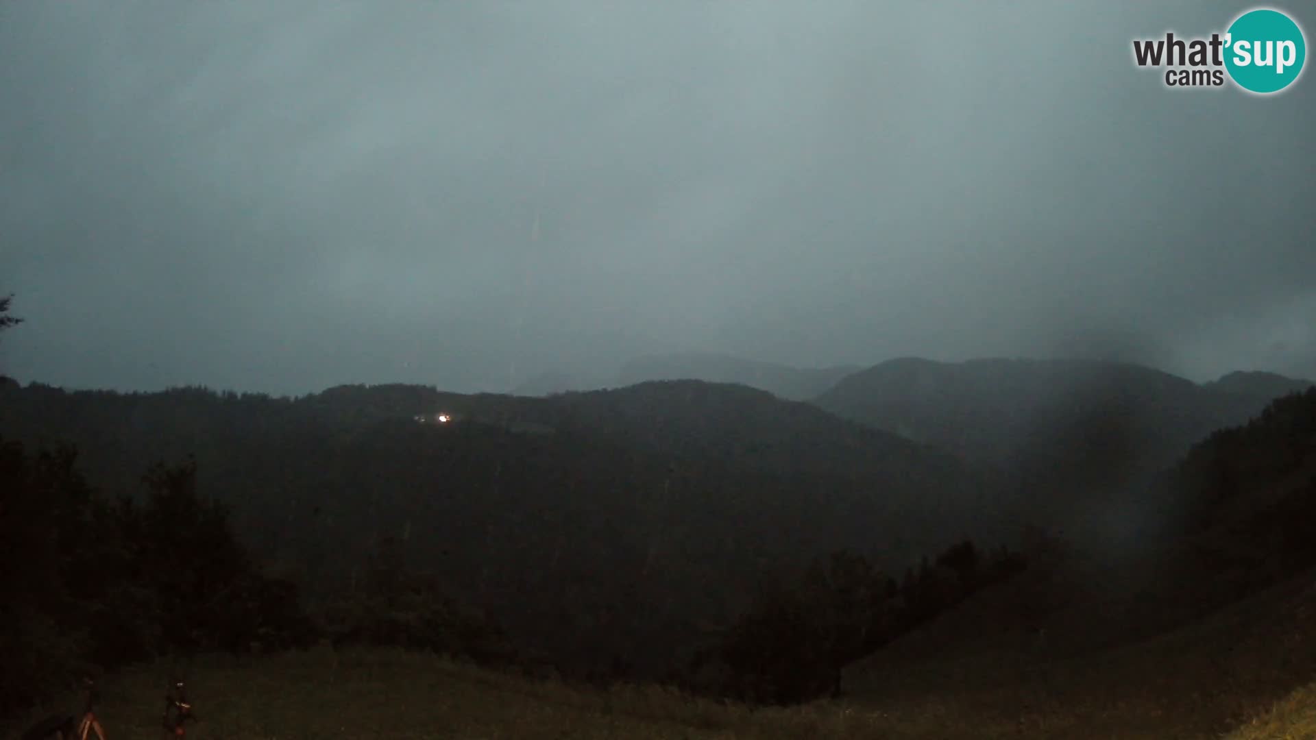 Webcam Brunarica Dražgoše – Live View of Ratitovec (1666 m)