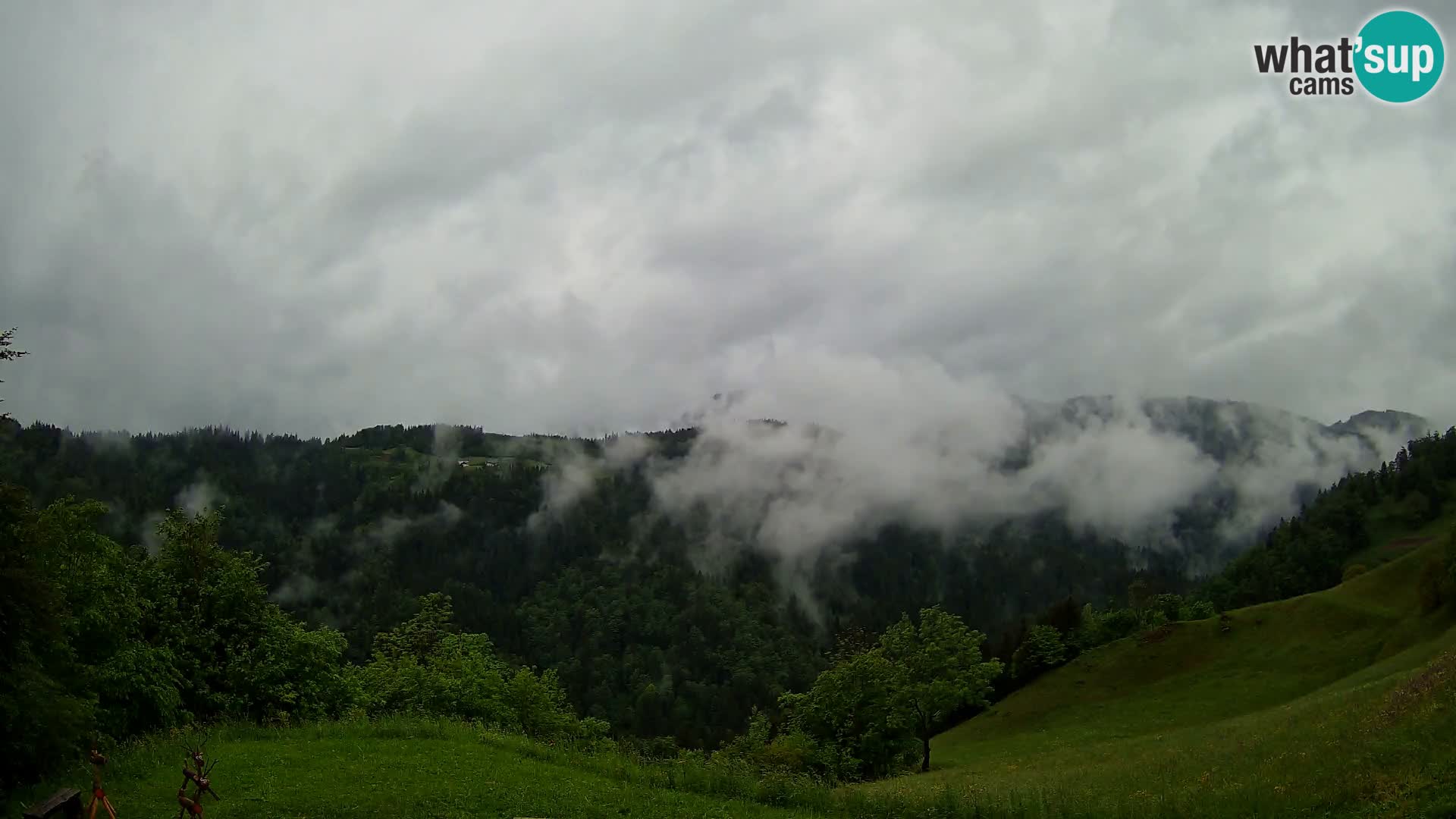 Webcam Brunarica Dražgoše – Vista live sul Ratitovec (1666 m)