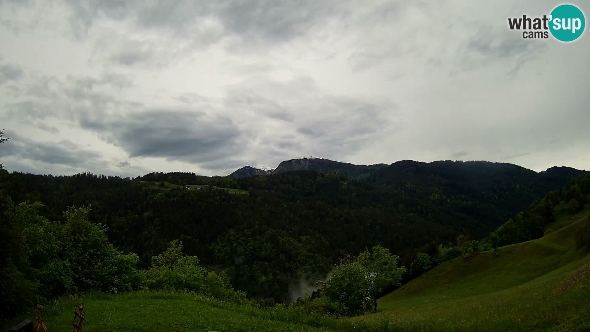 Webcam Brunarica Dražgoše – Live View of Ratitovec (1666 m)