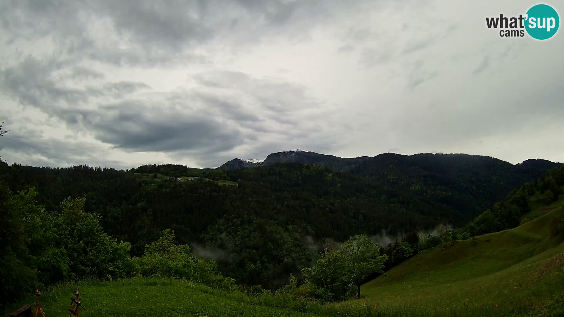 Webcam Brunarica Dražgoše – Liveblick auf Ratitovec (1666 m)