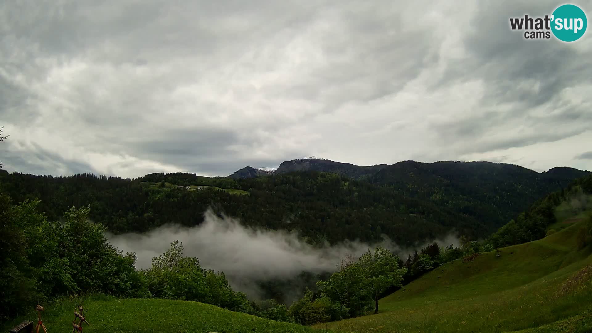 Webcam Brunarica Dražgoše – Live View of Ratitovec (1666 m)