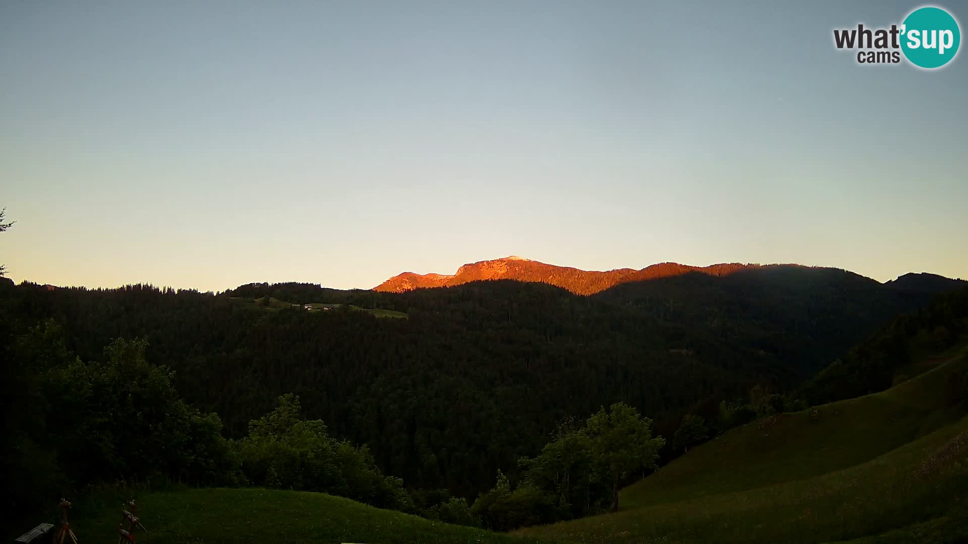 Webcam Brunarica Dražgoše – Live View of Ratitovec (1666 m)