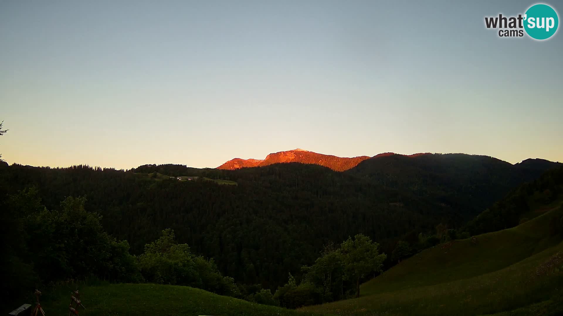 Webcam Brunarica Dražgoše – Live View of Ratitovec (1666 m)