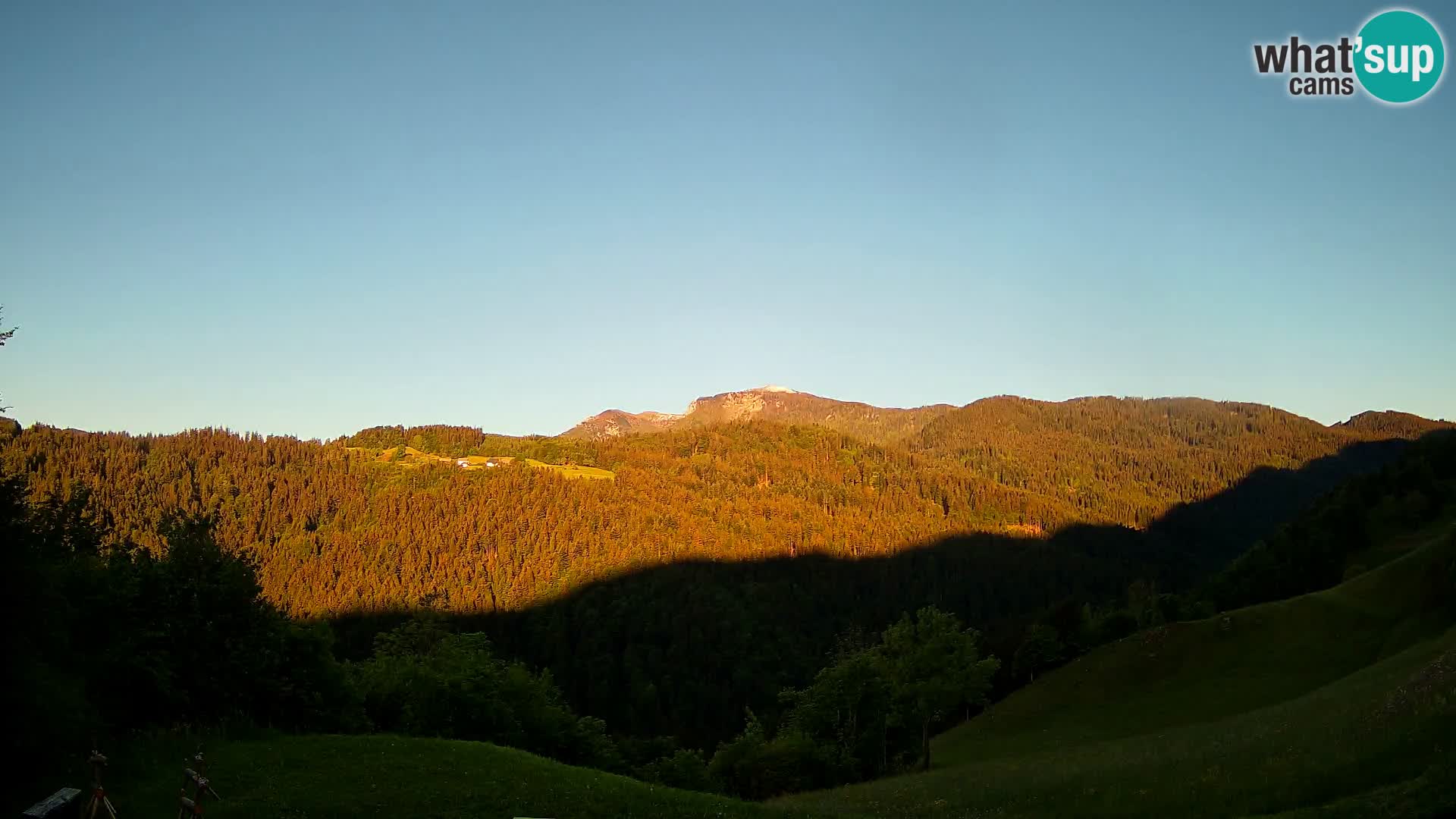 Webcam Brunarica Dražgoše – Live View of Ratitovec (1666 m)