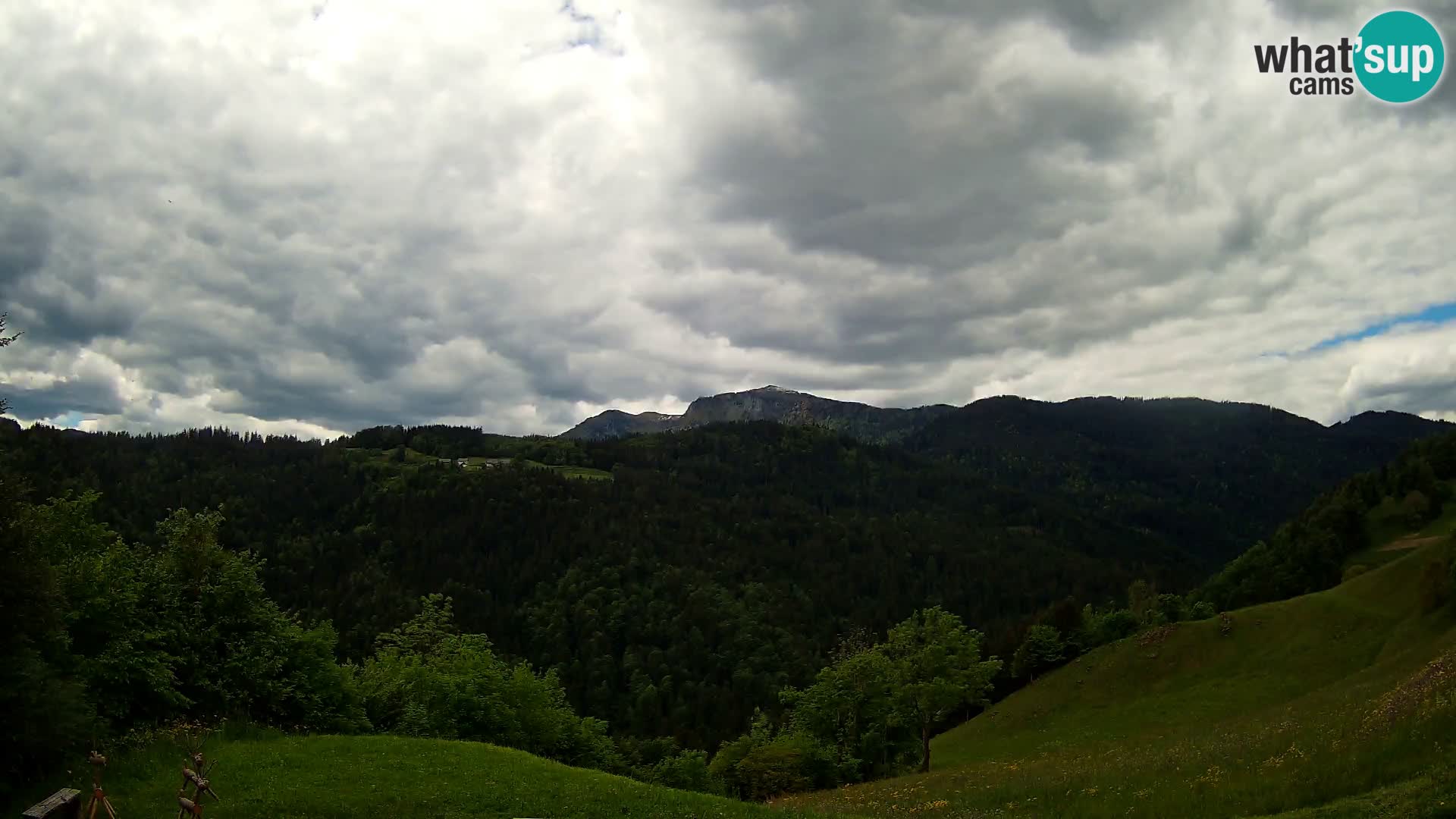 Webcam Brunarica Dražgoše – Live View of Ratitovec (1666 m)