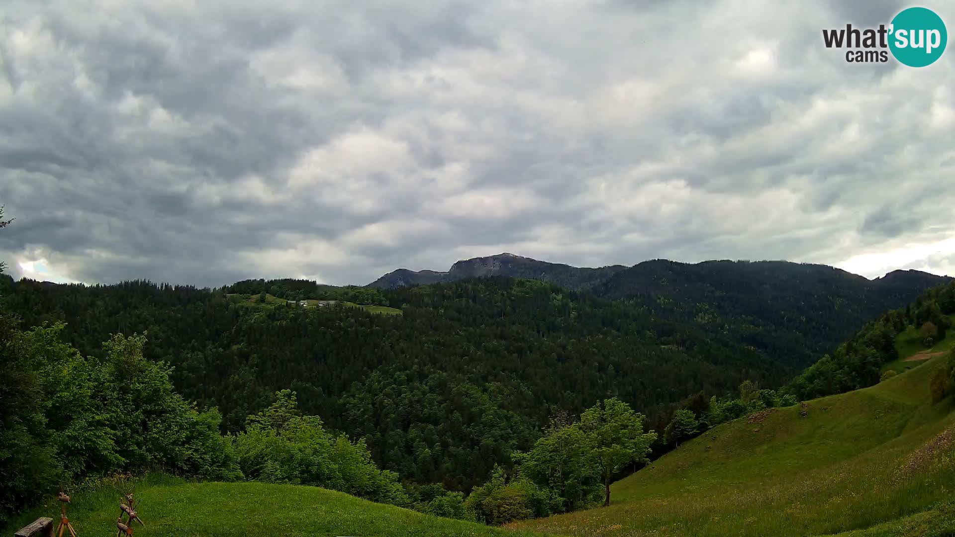 Webcam Brunarica Dražgoše – Liveblick auf Ratitovec (1666 m)