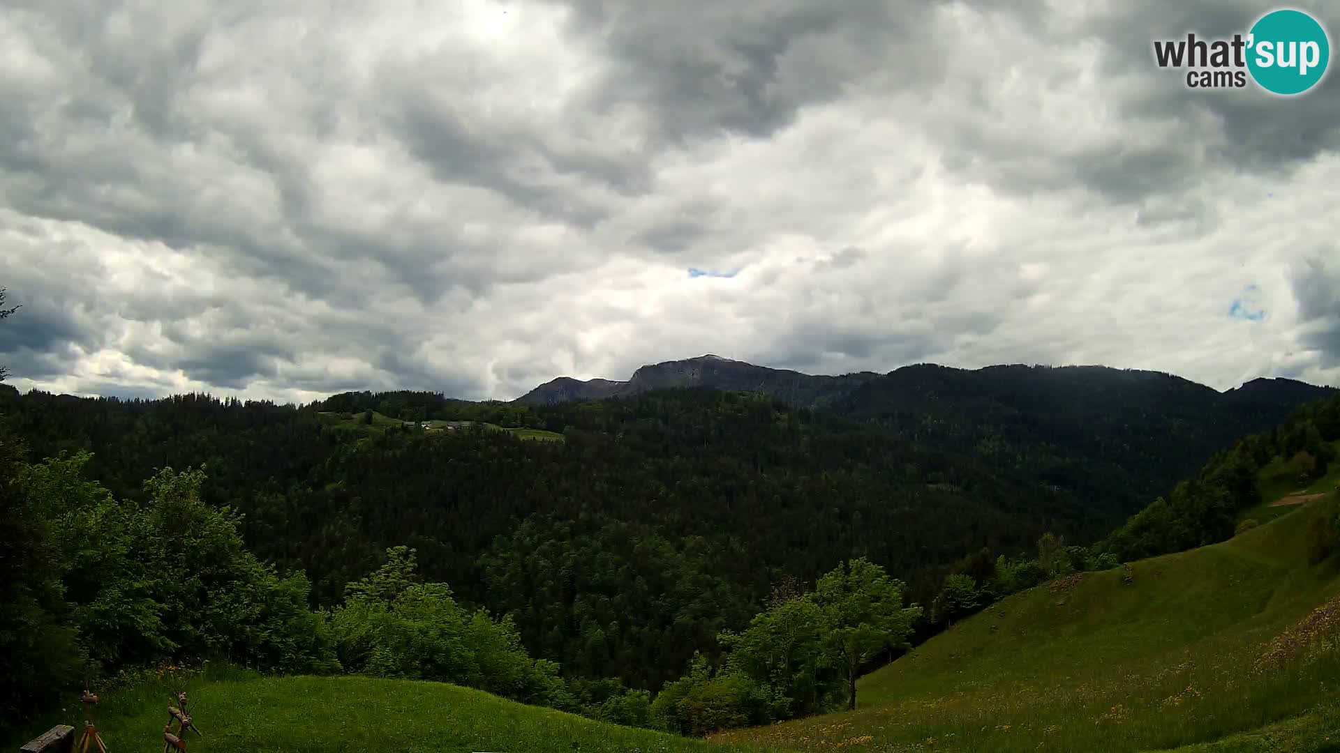 Webcam Brunarica Dražgoše – Liveblick auf Ratitovec (1666 m)