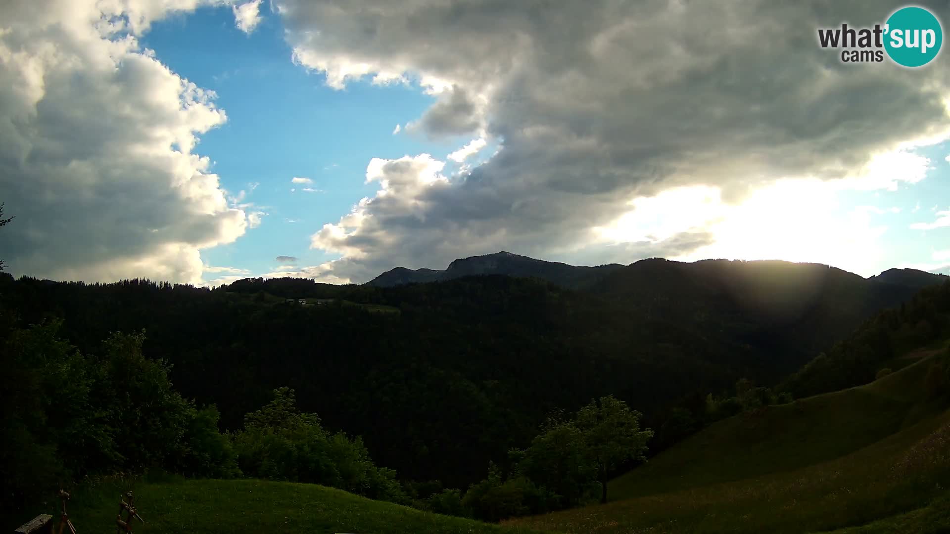Webcam Brunarica Dražgoše – Liveblick auf Ratitovec (1666 m)