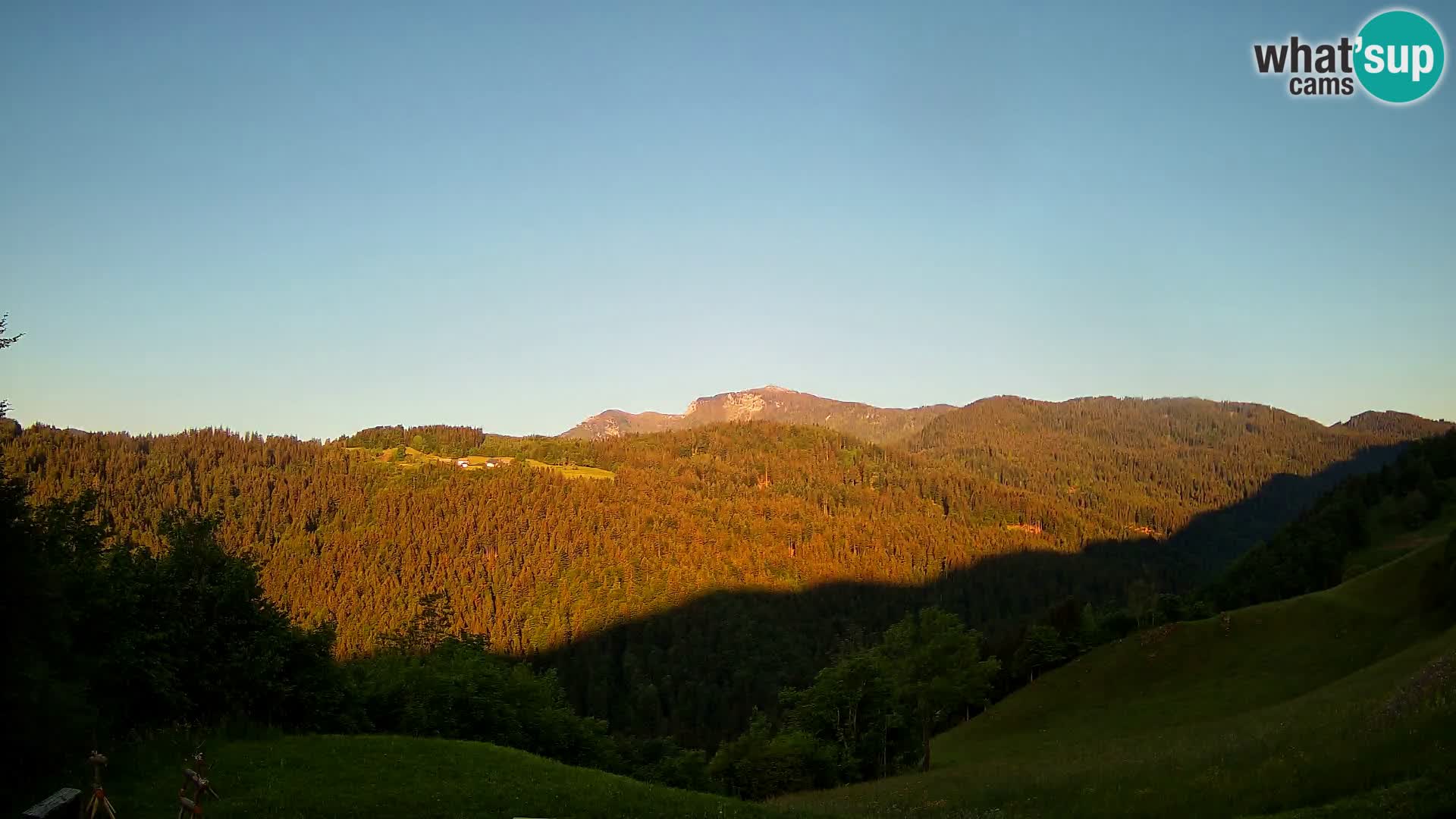 Web kamera Brunarica Dražgoše – Pogled uživo na Ratitovec (1666 m)