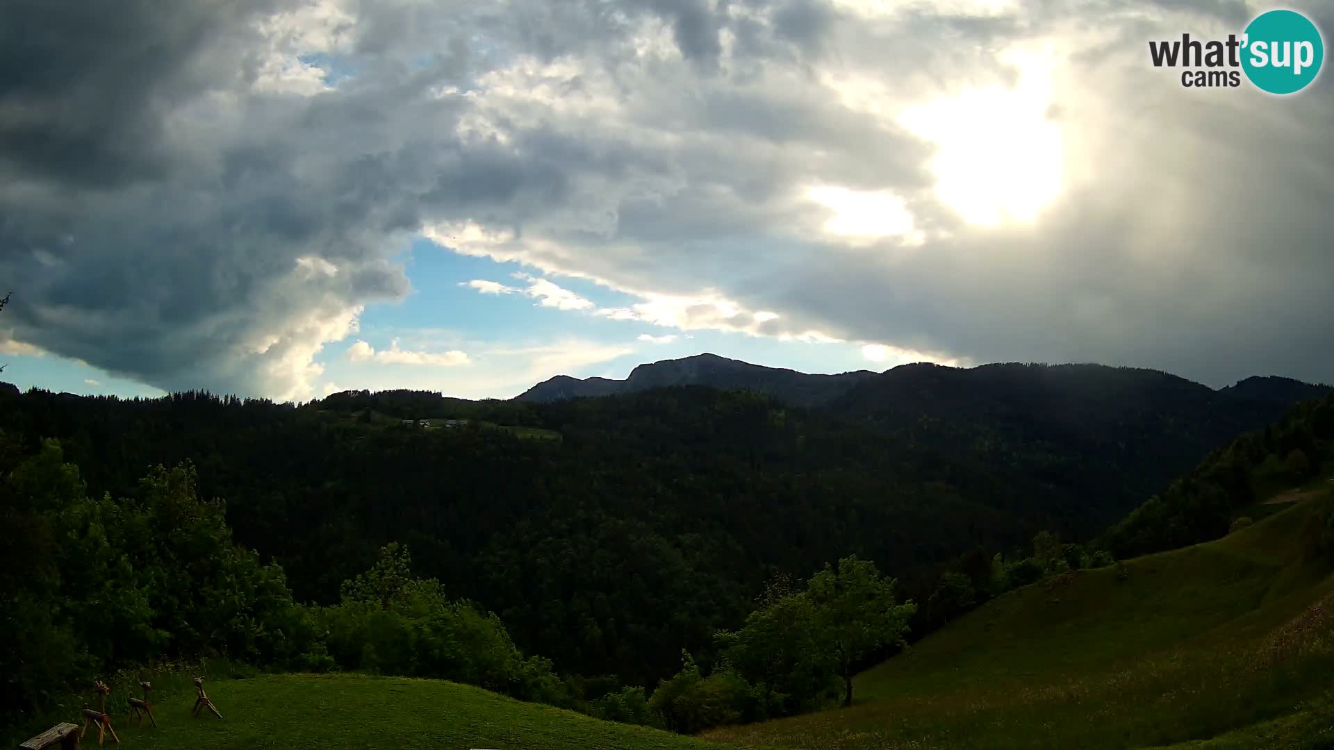 Webcam Brunarica Dražgoše – Live View of Ratitovec (1666 m)
