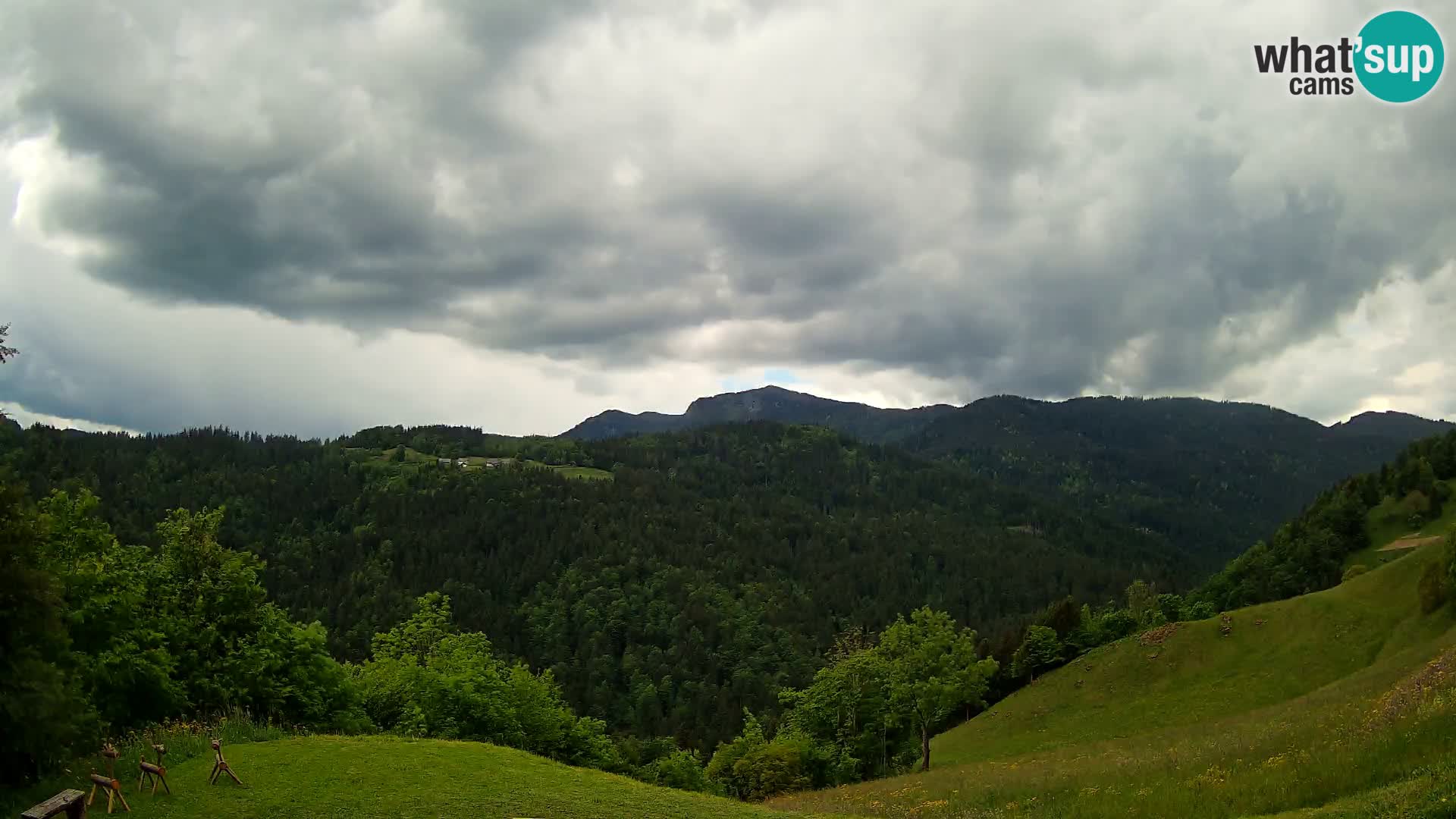 Webcam Brunarica Dražgoše – Live View of Ratitovec (1666 m)