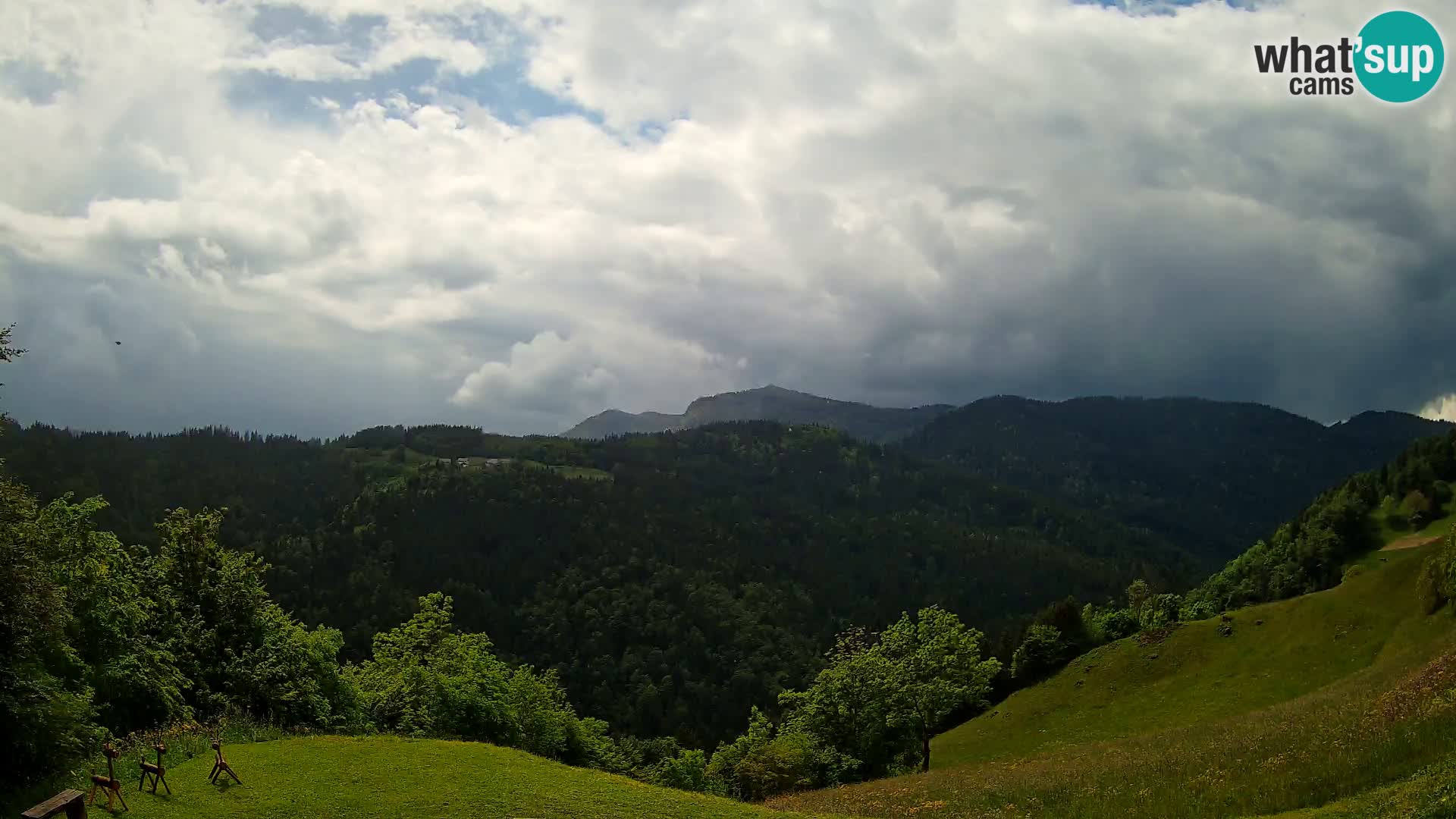 Webcam Brunarica Dražgoše – Live View of Ratitovec (1666 m)