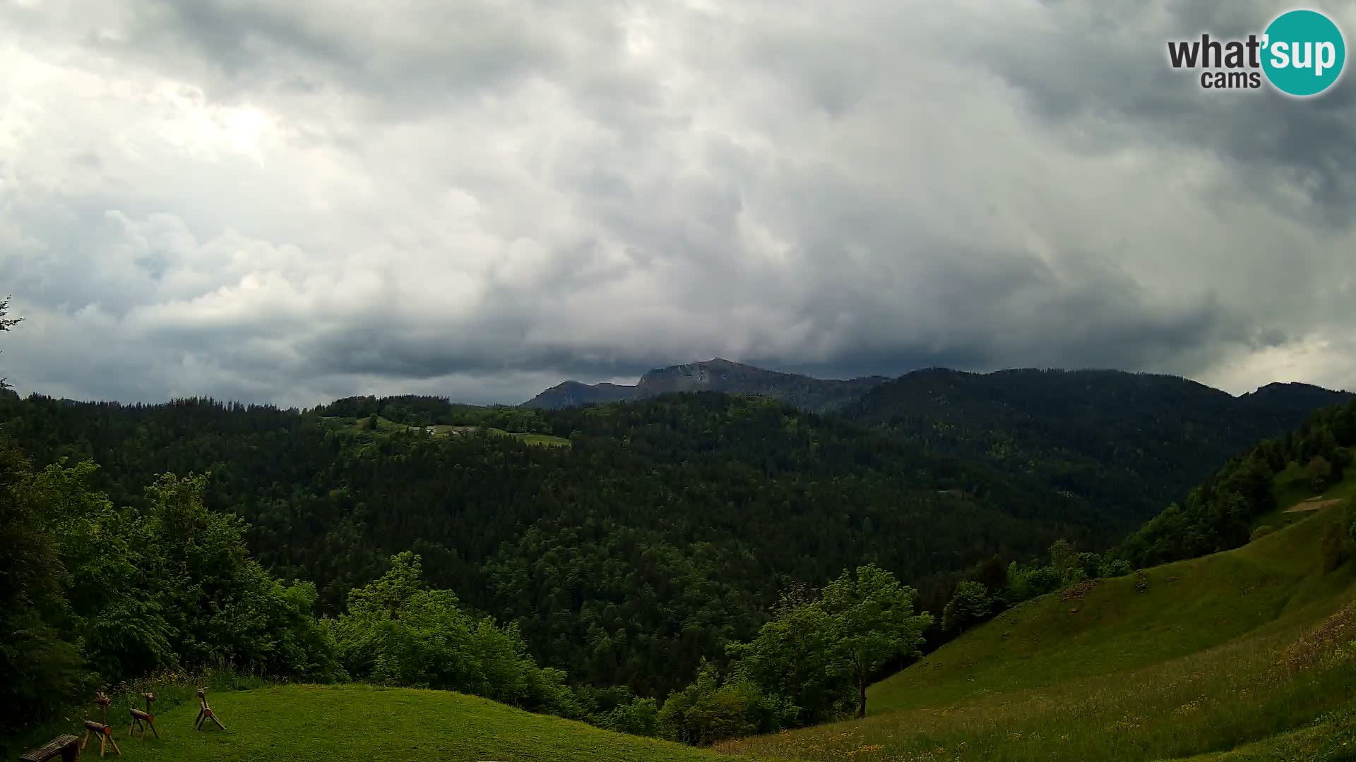 Webcam Brunarica Dražgoše – Vista live sul Ratitovec (1666 m)