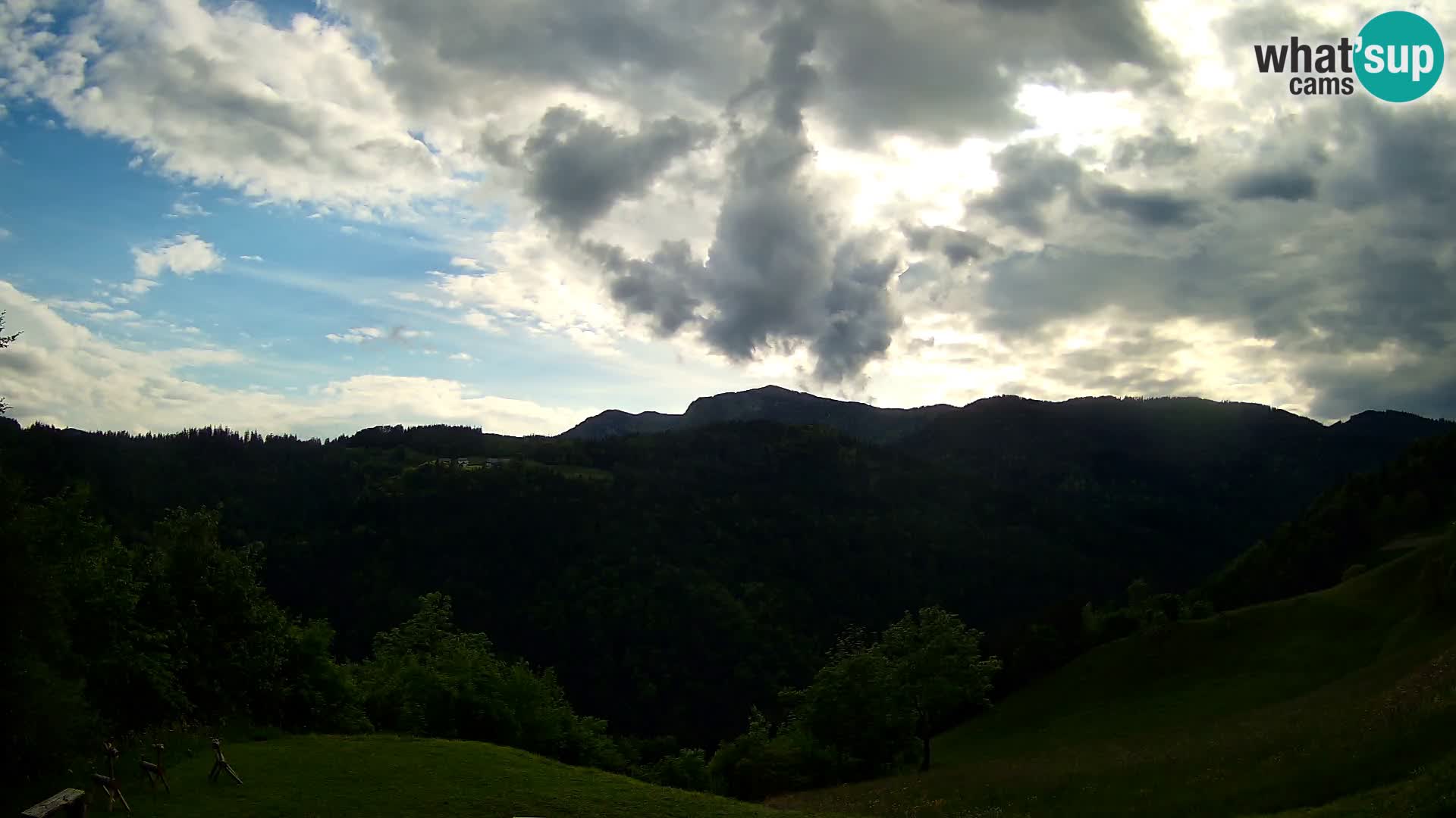 Webcam Brunarica Dražgoše – Live View of Ratitovec (1666 m)