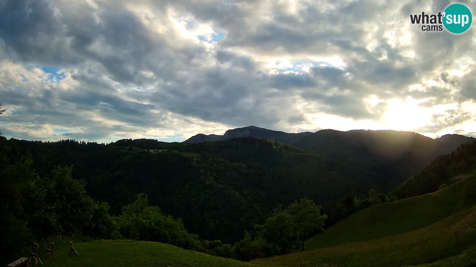 Webcam Brunarica Dražgoše – Live View of Ratitovec (1666 m)