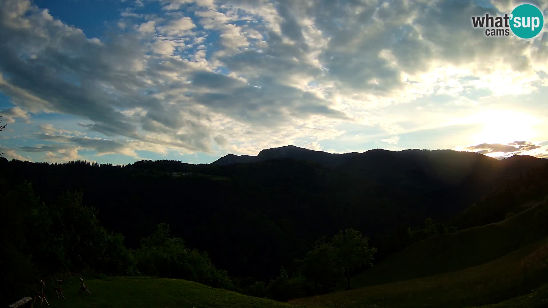 Webcam Brunarica Dražgoše – Live View of Ratitovec (1666 m)