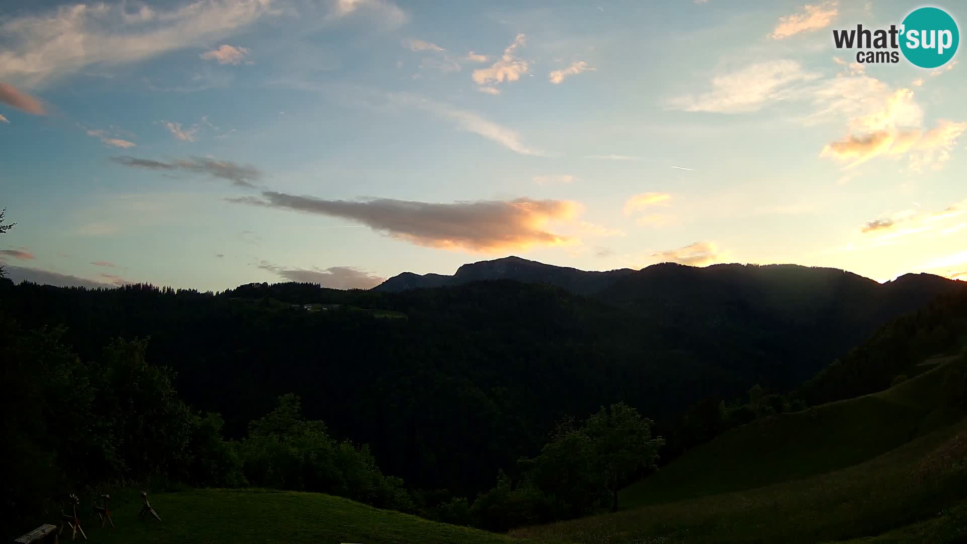 Web kamera Brunarica Dražgoše – Pogled uživo na Ratitovec (1666 m)