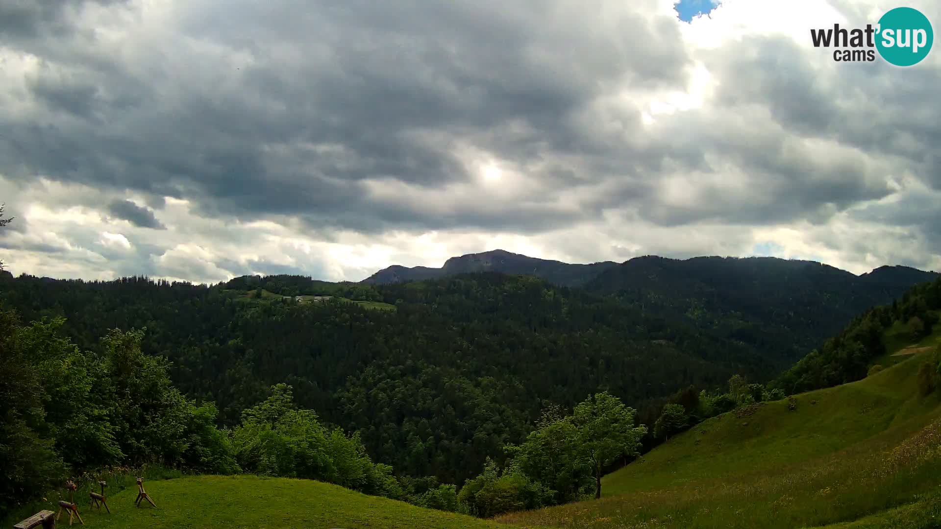 Webcam Brunarica Dražgoše – Liveblick auf Ratitovec (1666 m)