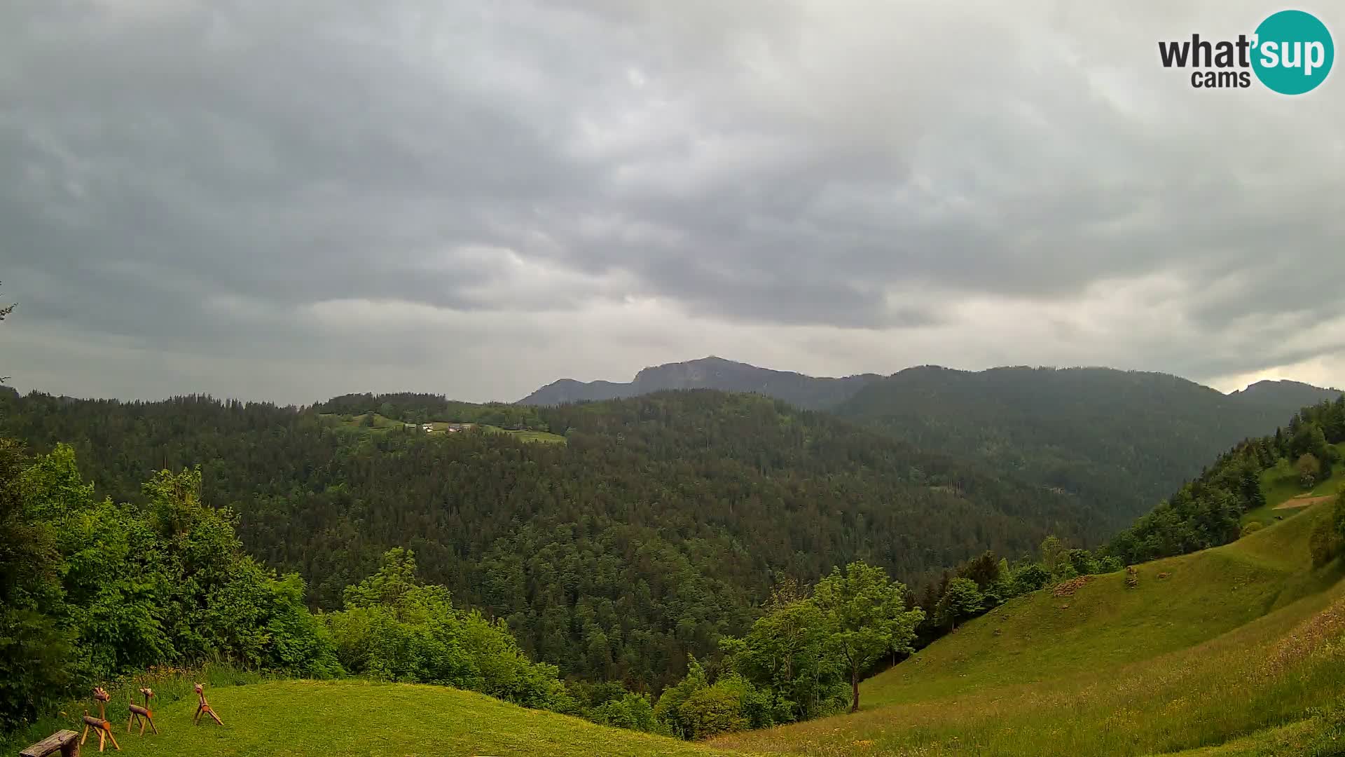 Webcam Brunarica Dražgoše – Liveblick auf Ratitovec (1666 m)