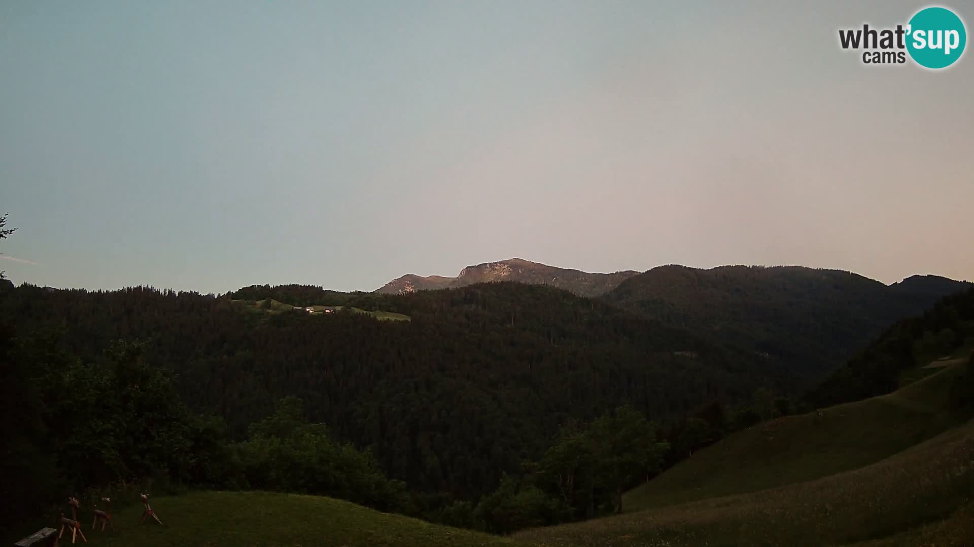 Webcam Brunarica Dražgoše – Live View of Ratitovec (1666 m)