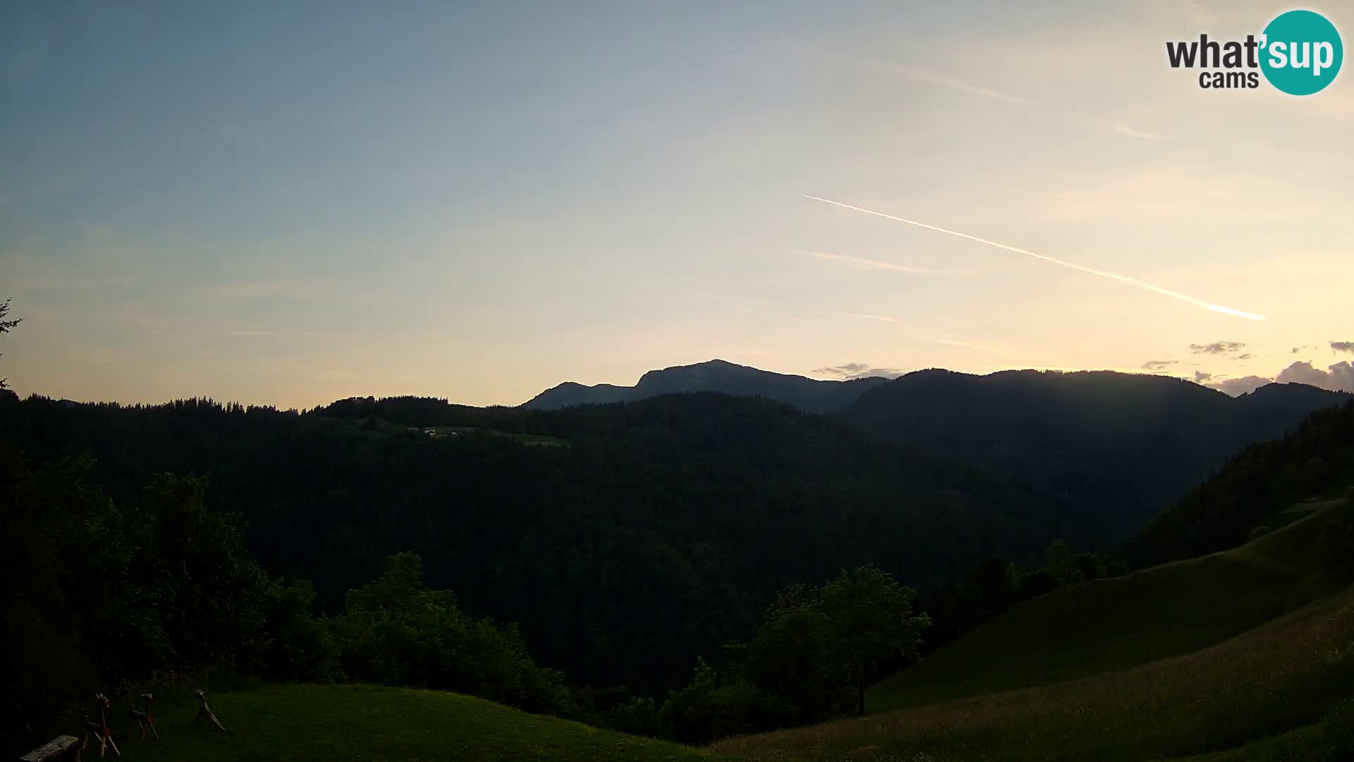 Spletna kamera Brunarica Dražgoše – Pogled v živo na Ratitovec (1666 m)