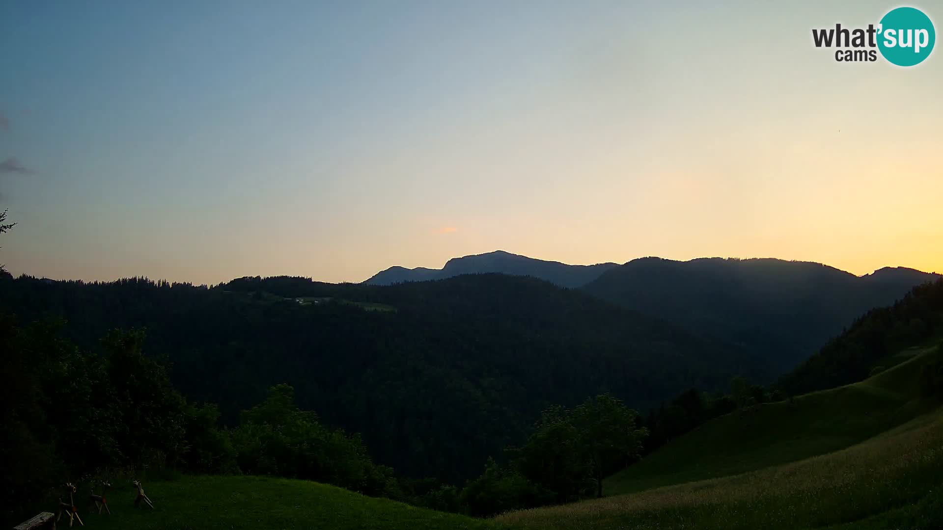 Webcam Brunarica Dražgoše – Live View of Ratitovec (1666 m)
