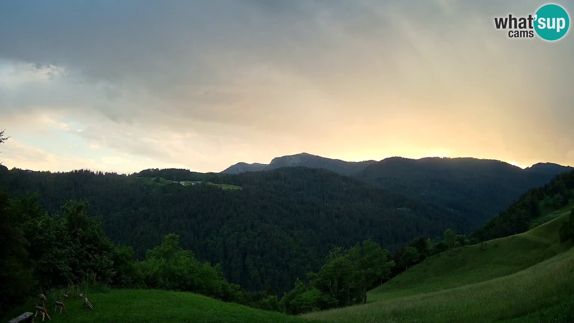 Webcam Brunarica Dražgoše – Live View of Ratitovec (1666 m)