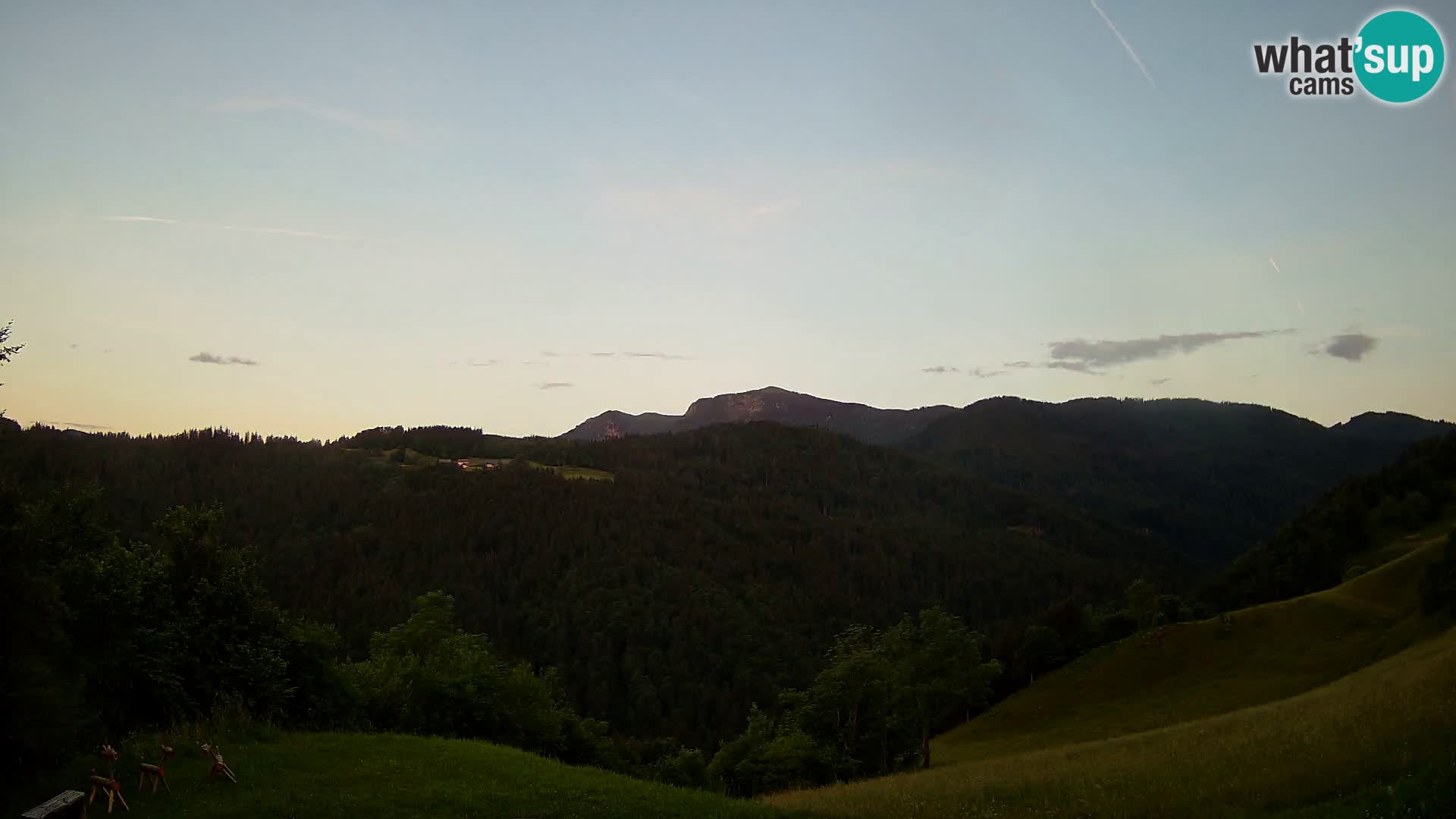 Spletna kamera Brunarica Dražgoše – Pogled v živo na Ratitovec (1666 m)