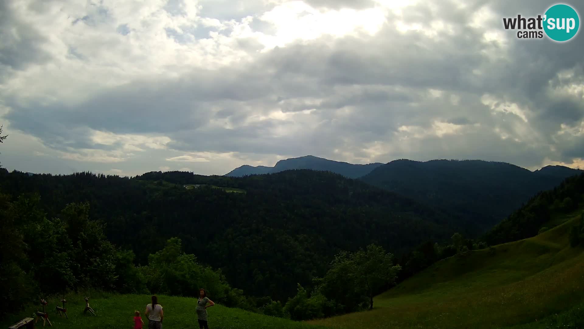 Webcam Brunarica Dražgoše – Live View of Ratitovec (1666 m)