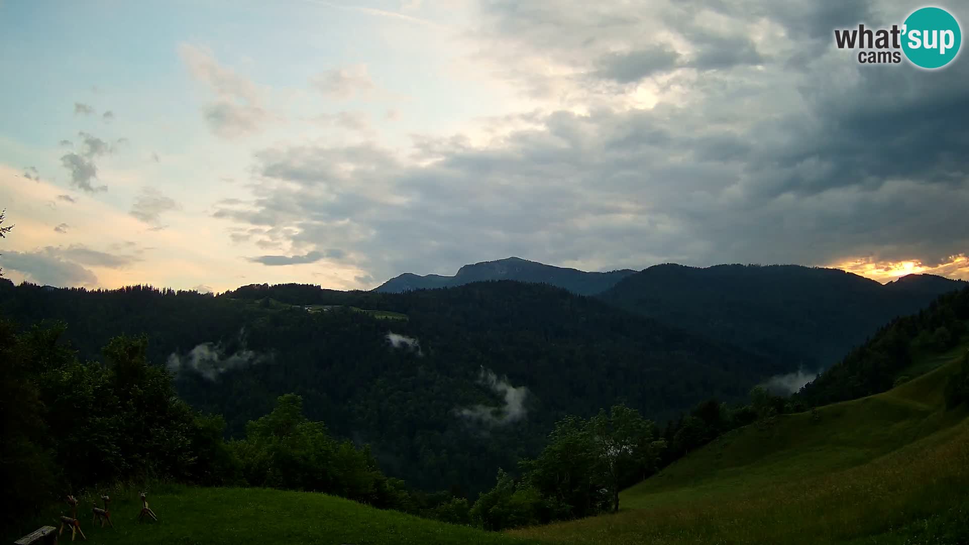 Webcam Brunarica Dražgoše – Live View of Ratitovec (1666 m)