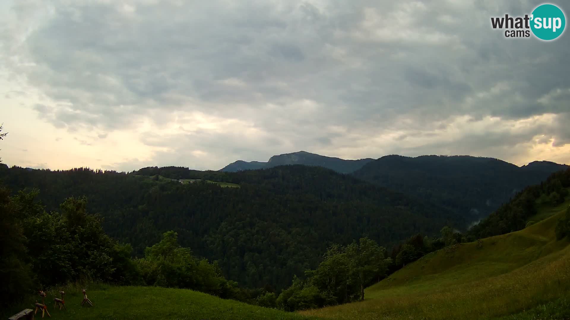 Webcam Brunarica Dražgoše – Live View of Ratitovec (1666 m)