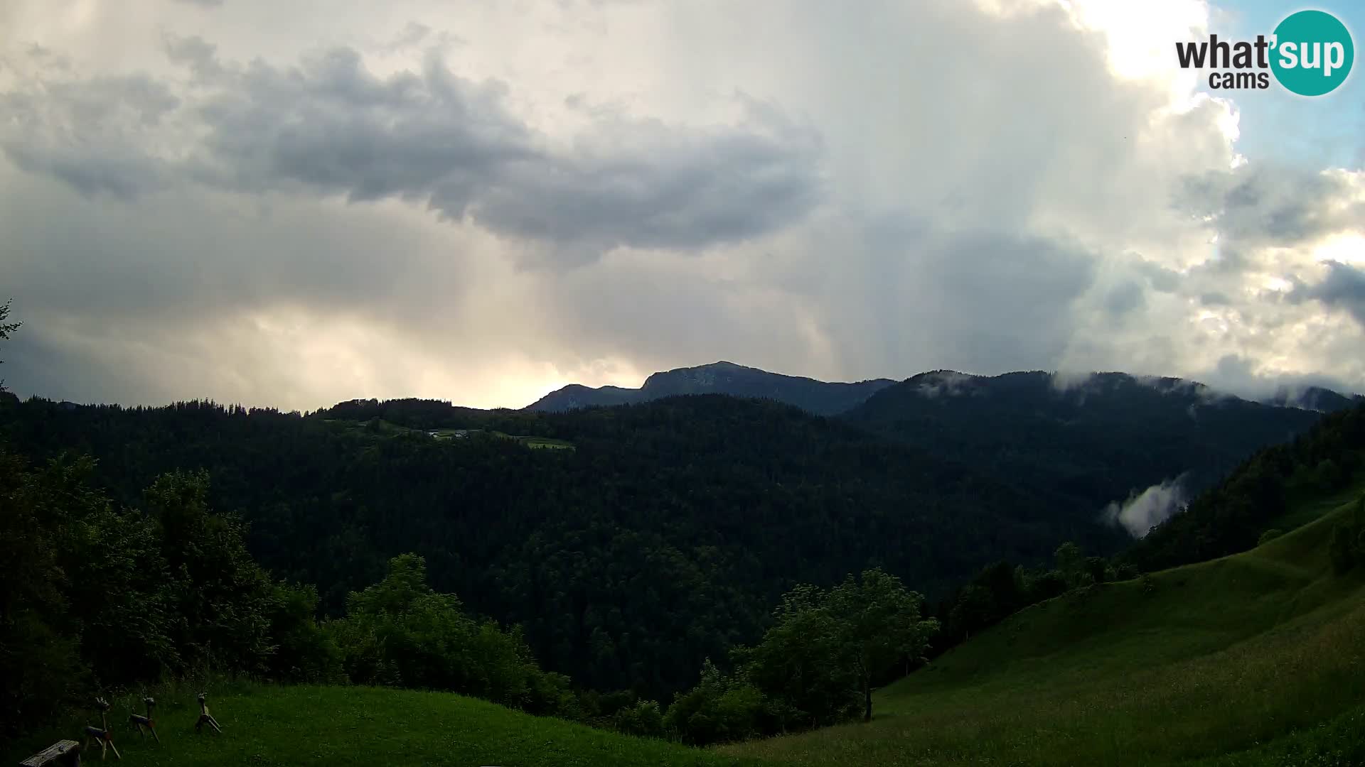 Webcam Brunarica Dražgoše – Vista live sul Ratitovec (1666 m)