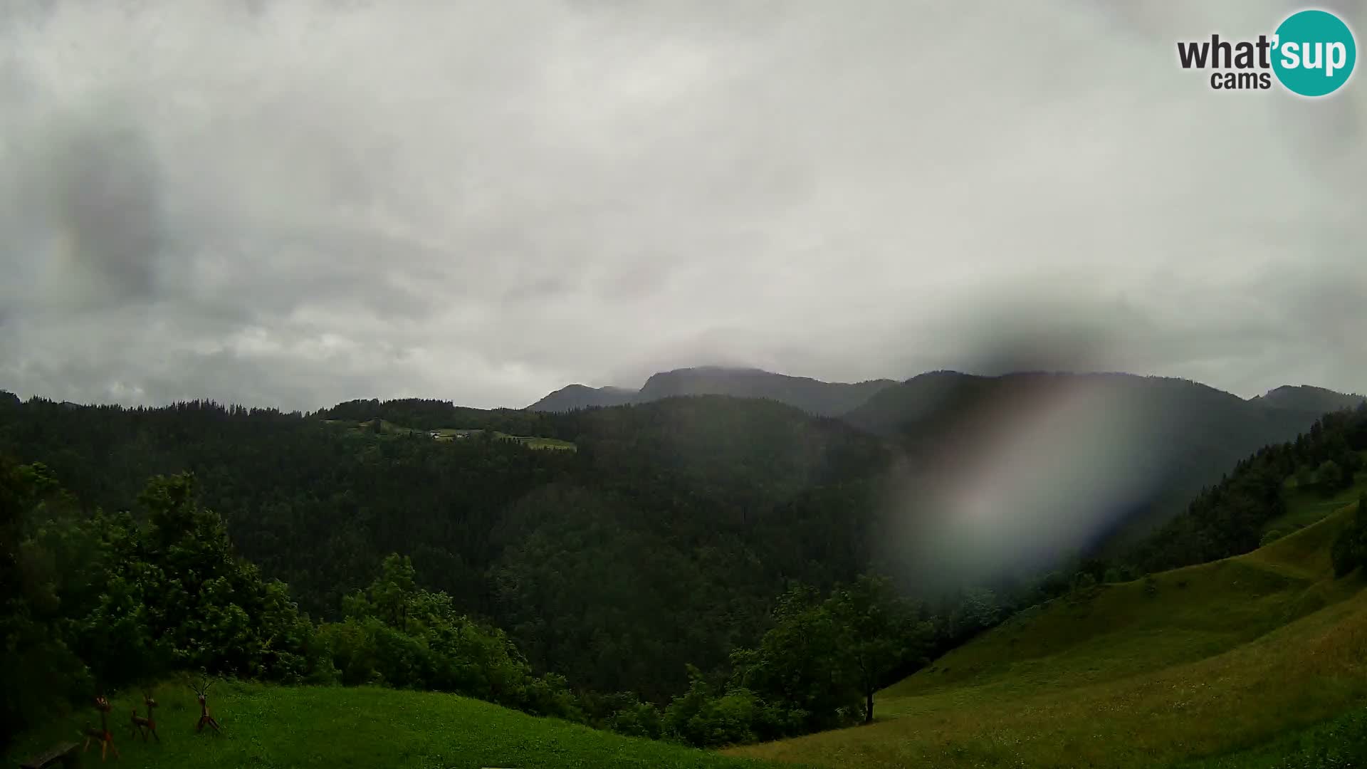 Web kamera Brunarica Dražgoše – Pogled uživo na Ratitovec (1666 m)