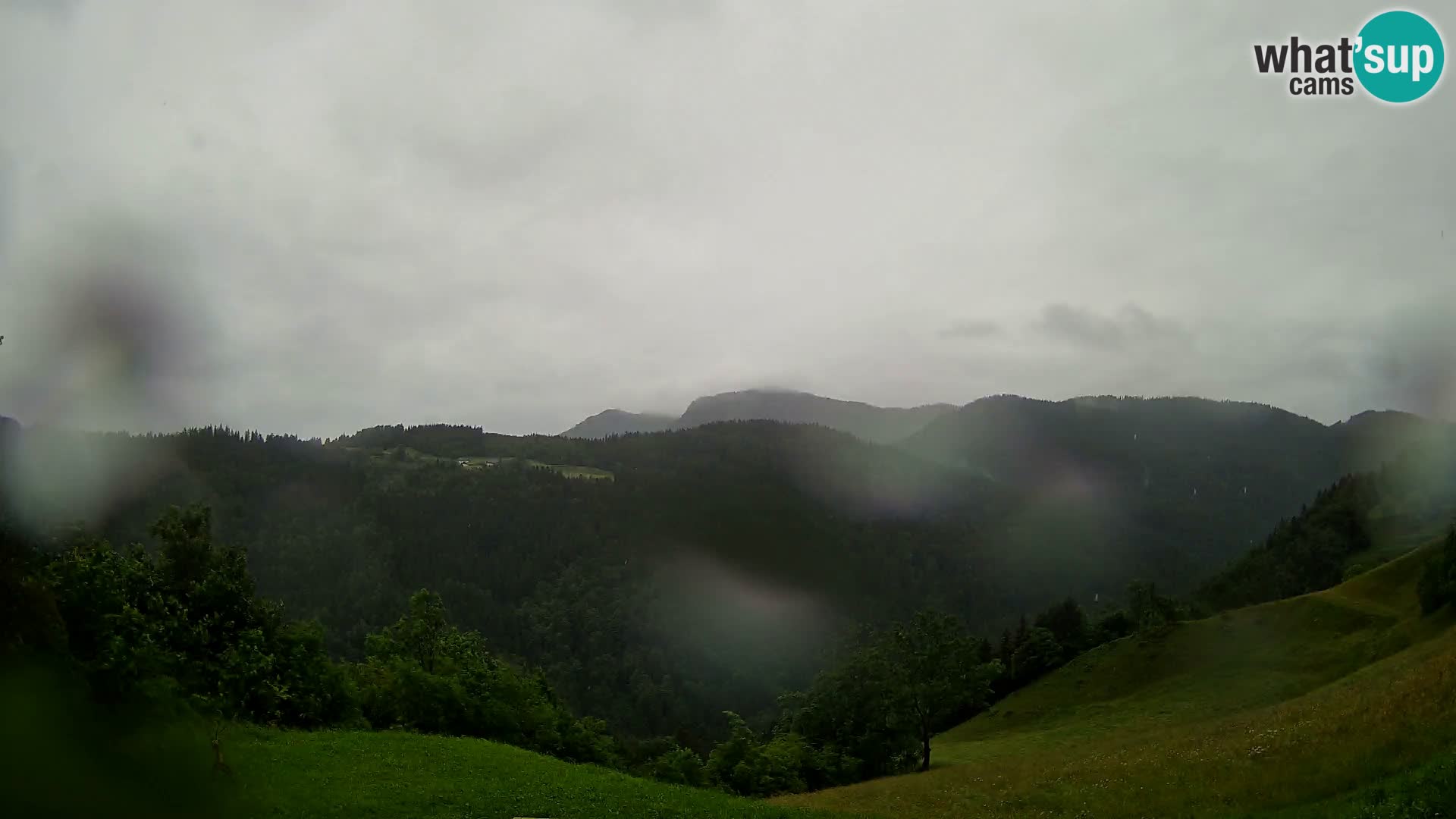 Webcam Brunarica Dražgoše – Live View of Ratitovec (1666 m)