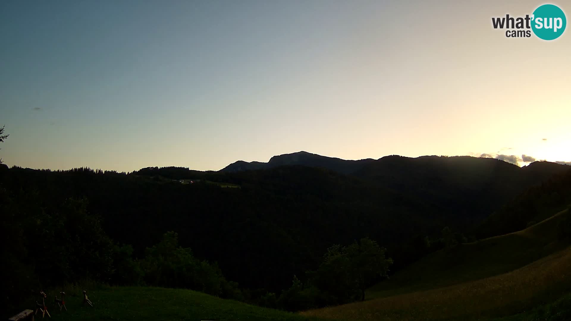 Webcam Brunarica Dražgoše – Live View of Ratitovec (1666 m)