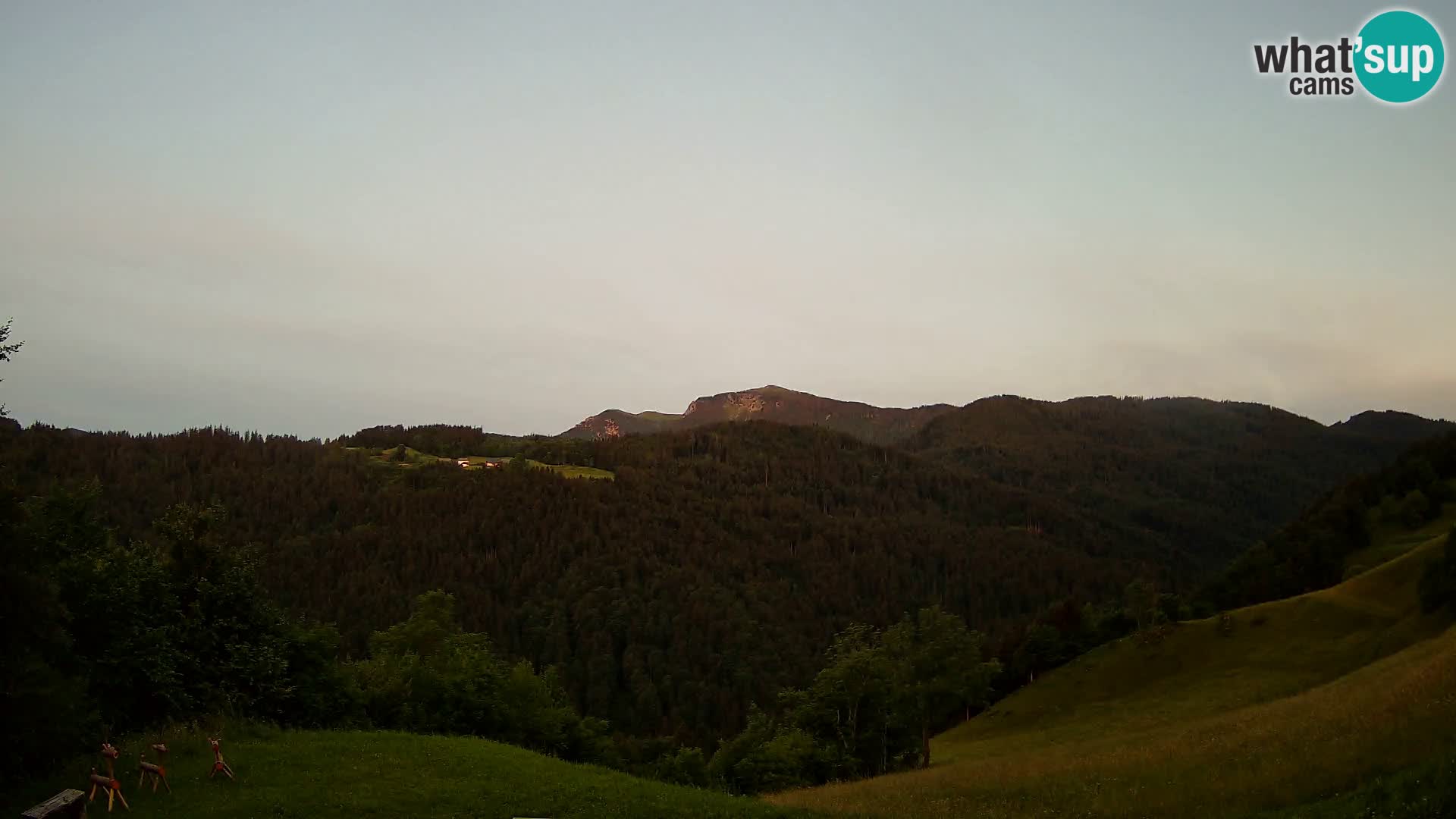 Webcam Brunarica Dražgoše – Live View of Ratitovec (1666 m)