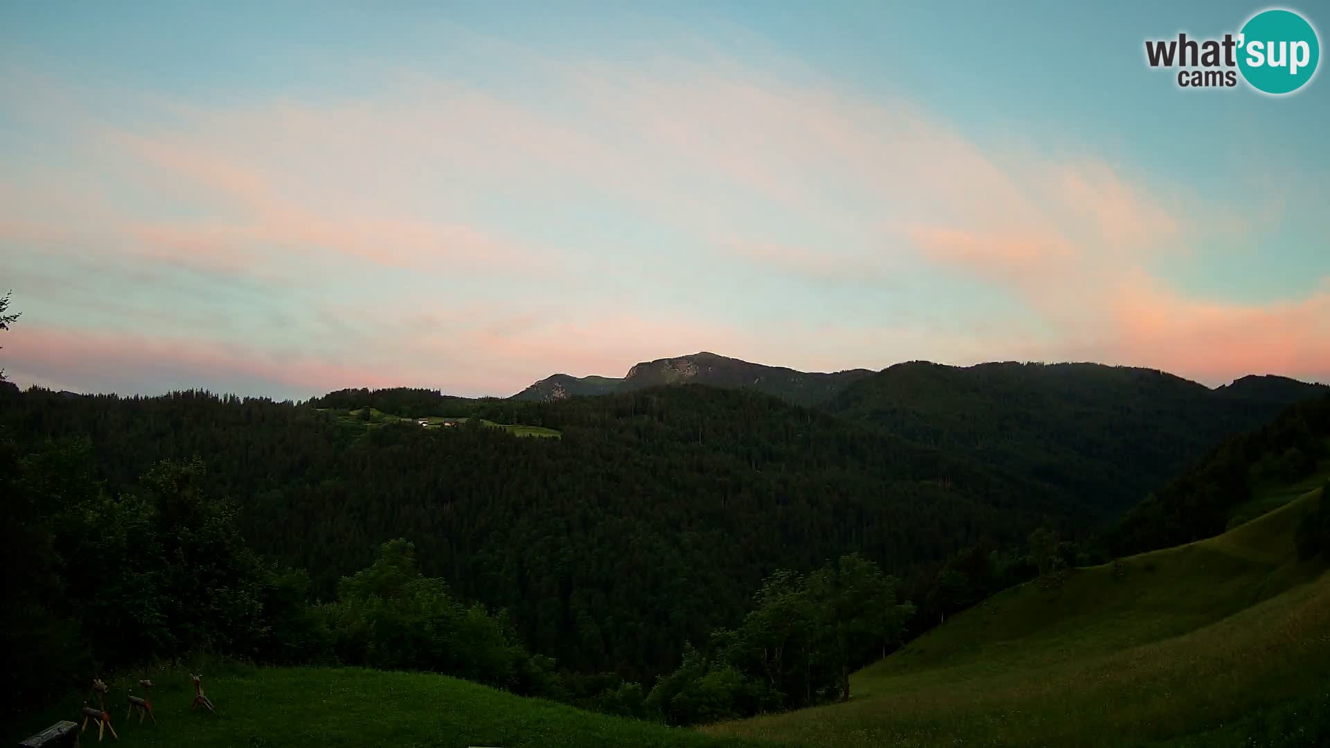 Webcam Brunarica Dražgoše – Live View of Ratitovec (1666 m)