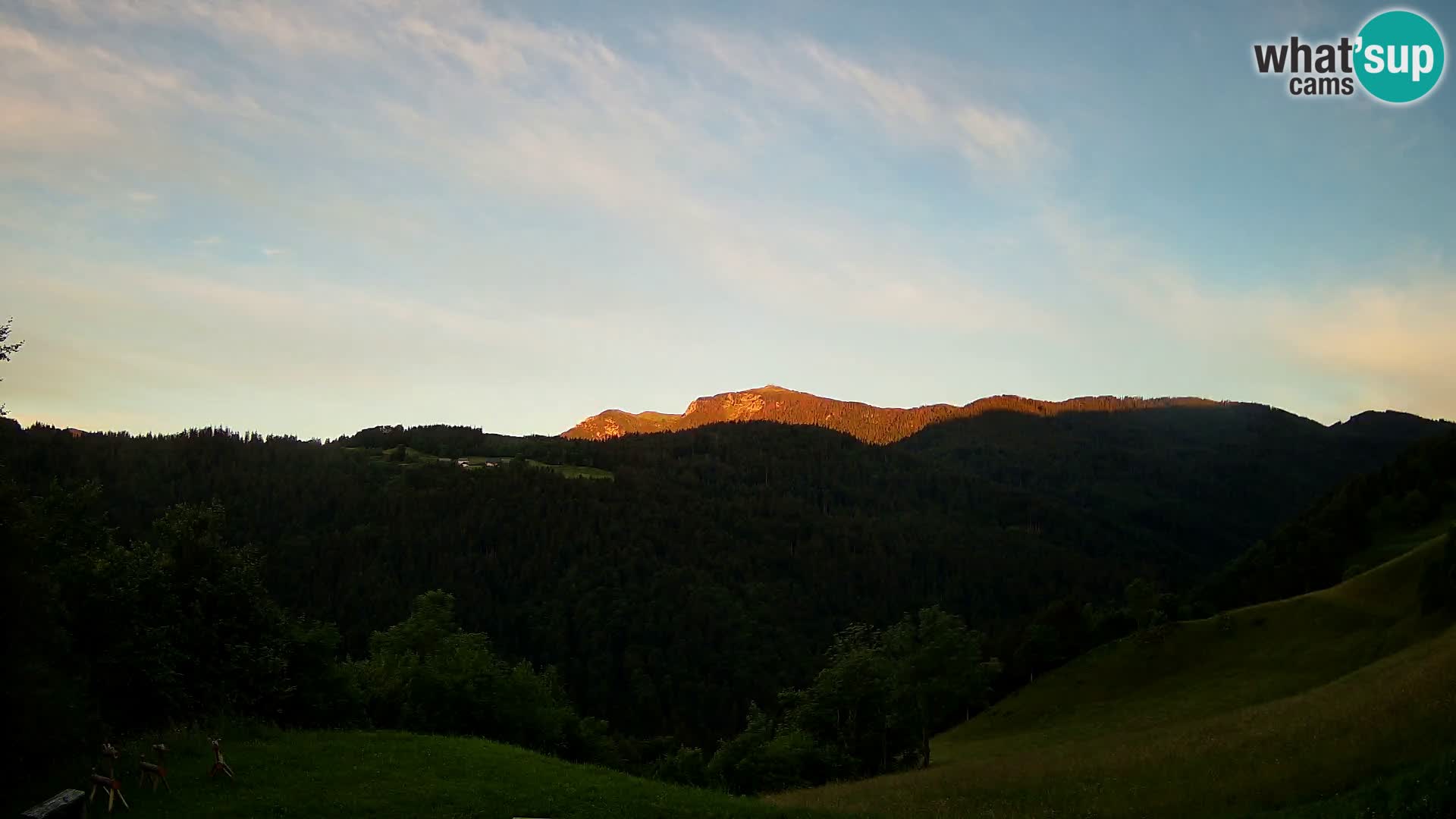 Webcam Brunarica Dražgoše – Live View of Ratitovec (1666 m)