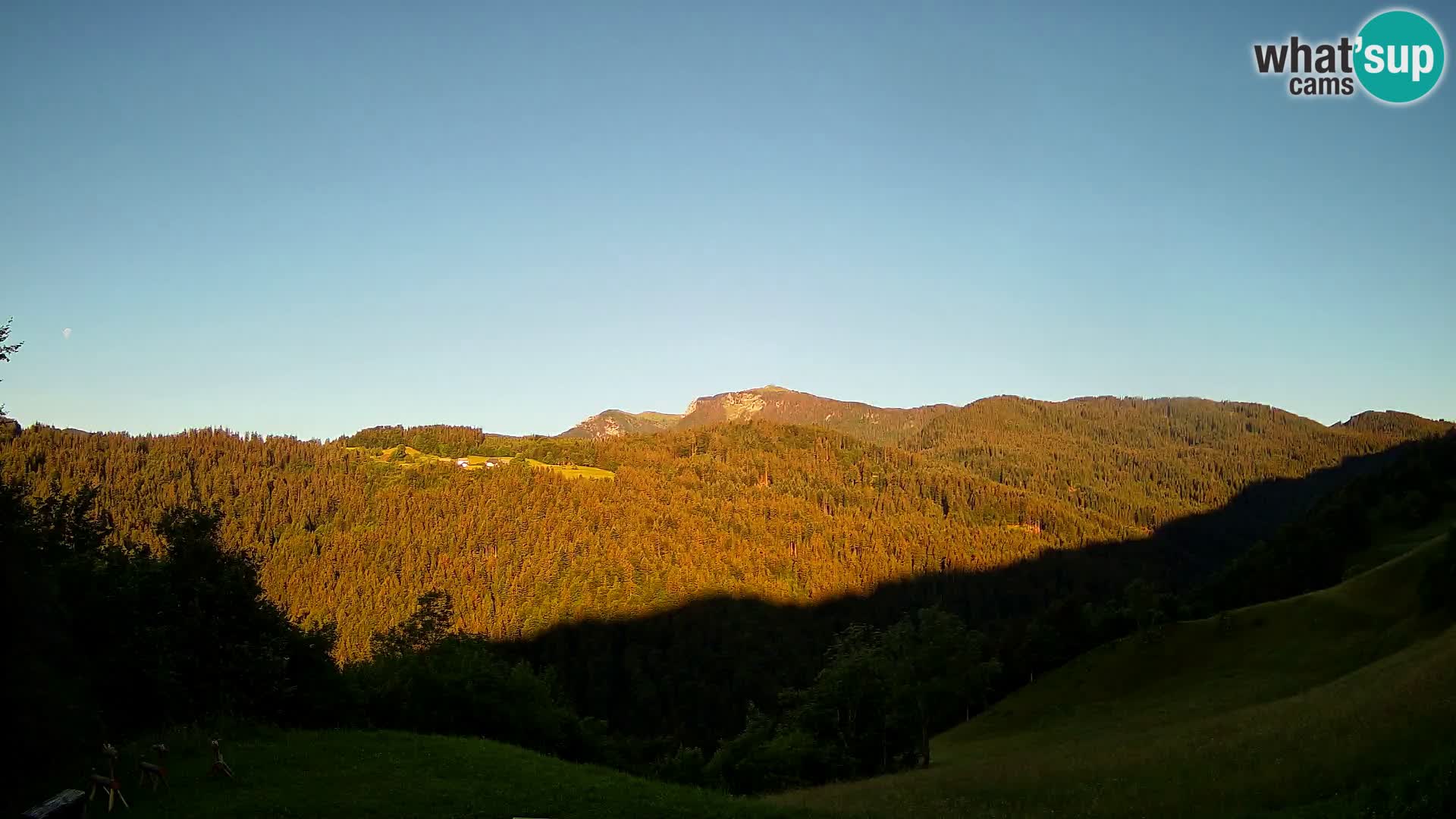 Web kamera Brunarica Dražgoše – Pogled uživo na Ratitovec (1666 m)
